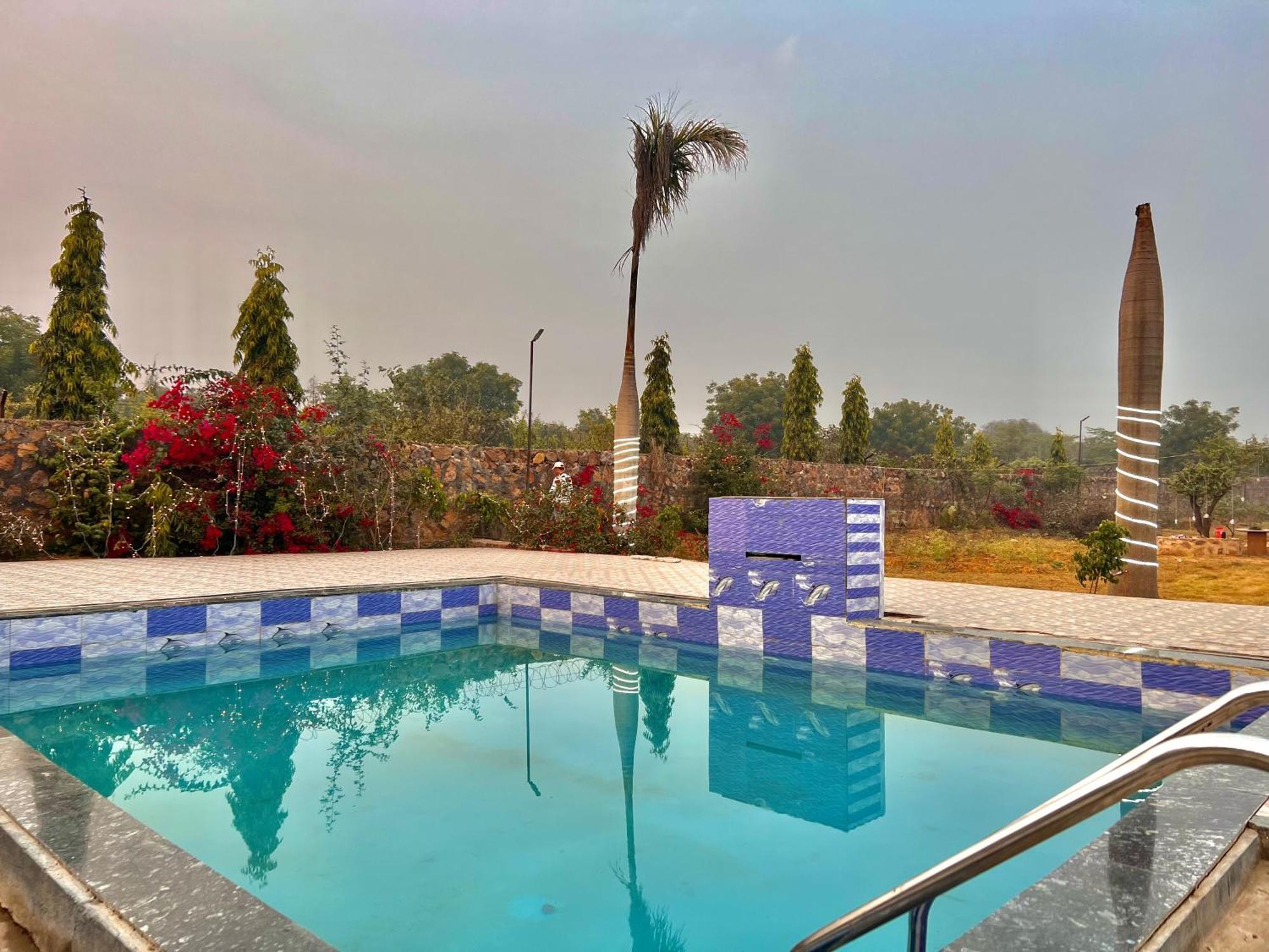 Entire Farmhouse With Jacuzzi For Parties In Hills