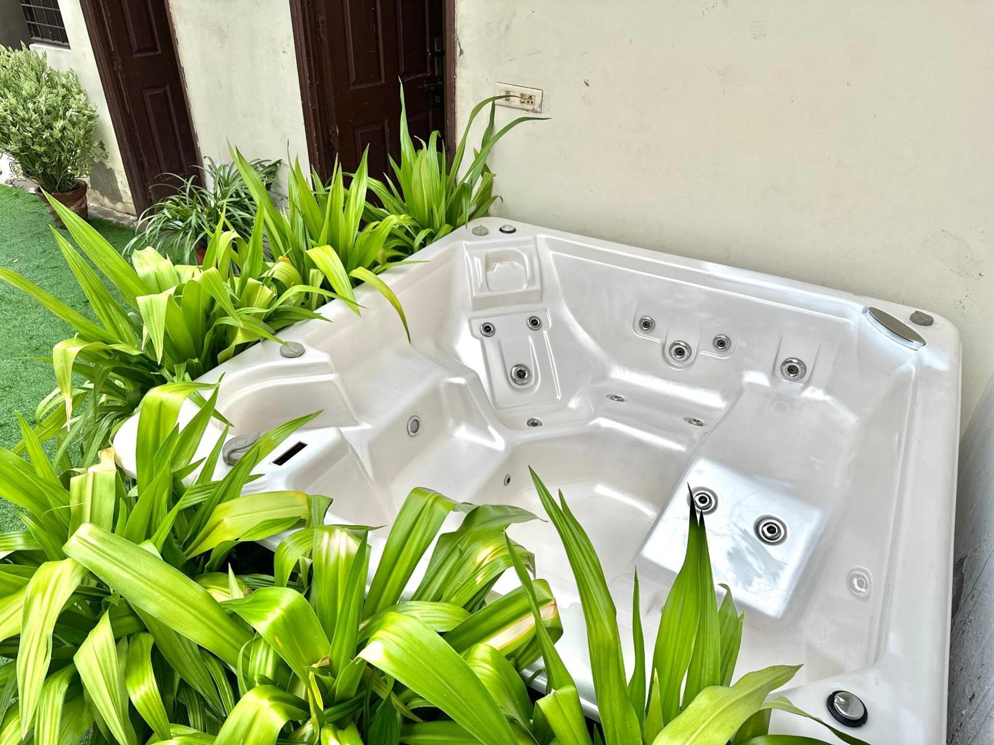 Villa Entire Farmhouse With Jacuzzi For Parties In Hills *