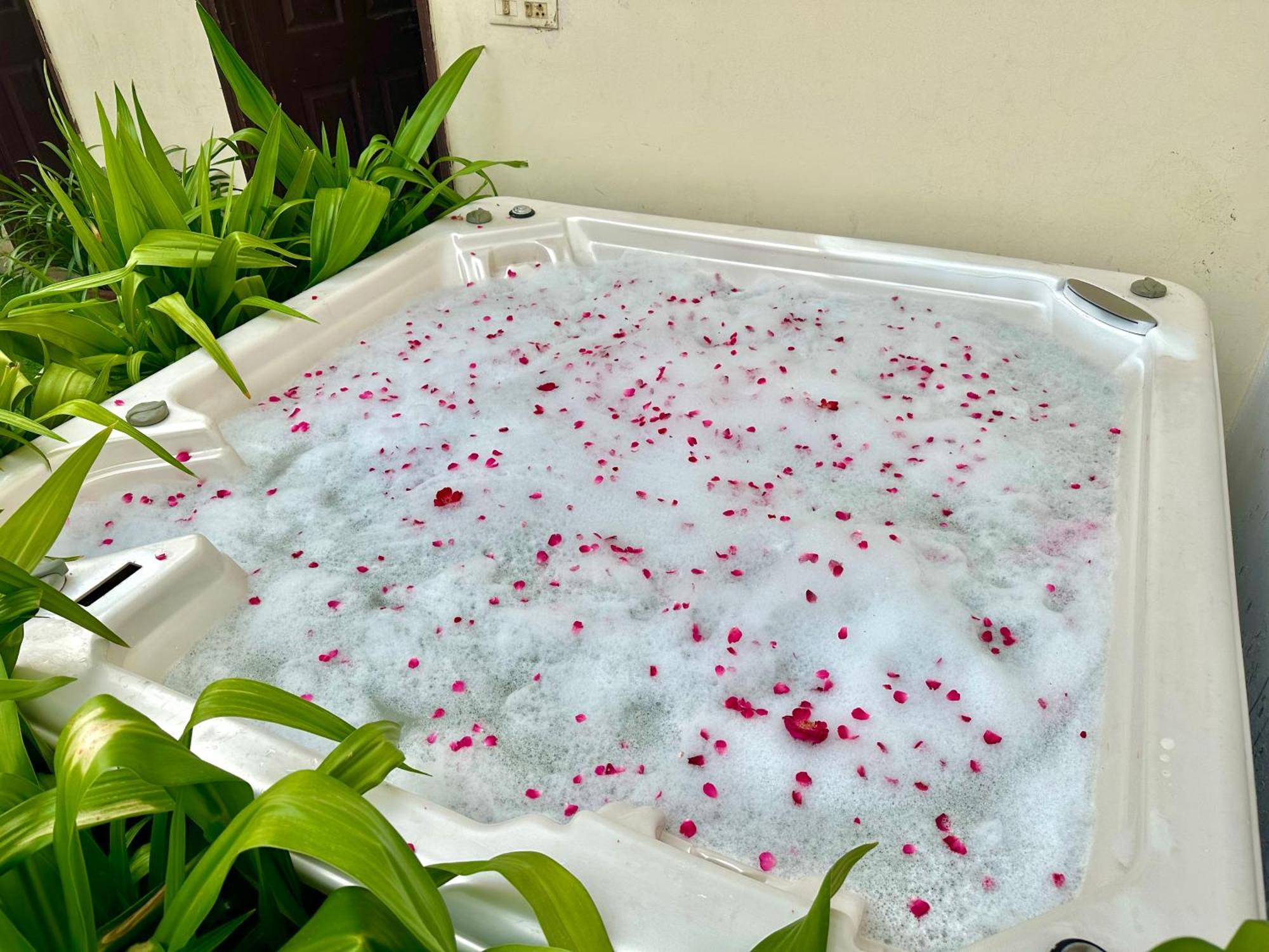 Entire Farmhouse With Jacuzzi For Parties In Hills Villa Gurgaon