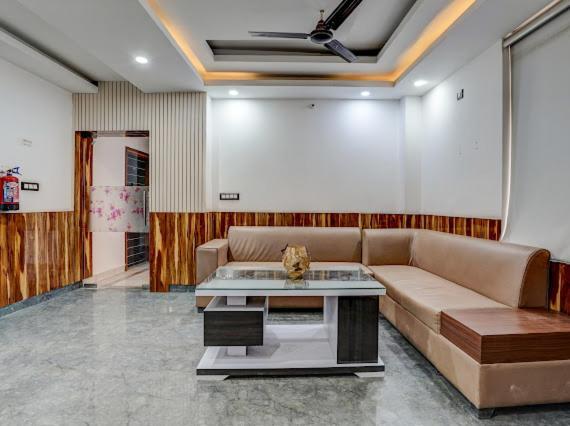 Guest house Luxury At 10k Near Hero Honda Chowk