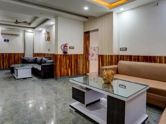 Luxury At 10k Near Hero Honda Chowk Guest house Gurgaon