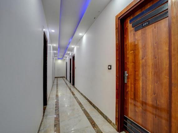 Luxury At 10k Near Hero Honda Chowk Guest house