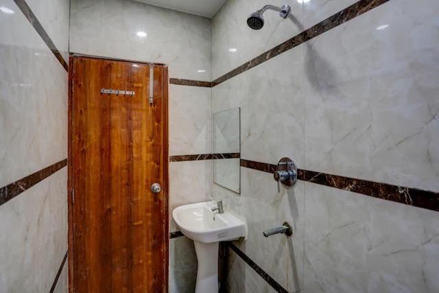 Luxury At 10k Near Hero Honda Chowk Guest house Gurgaon