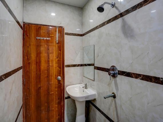 Luxury At 10k Near Hero Honda Chowk Guest house