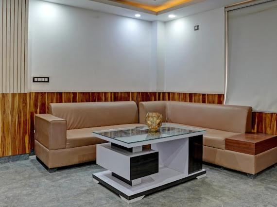 Luxury At 10k Near Hero Honda Chowk Guest house *