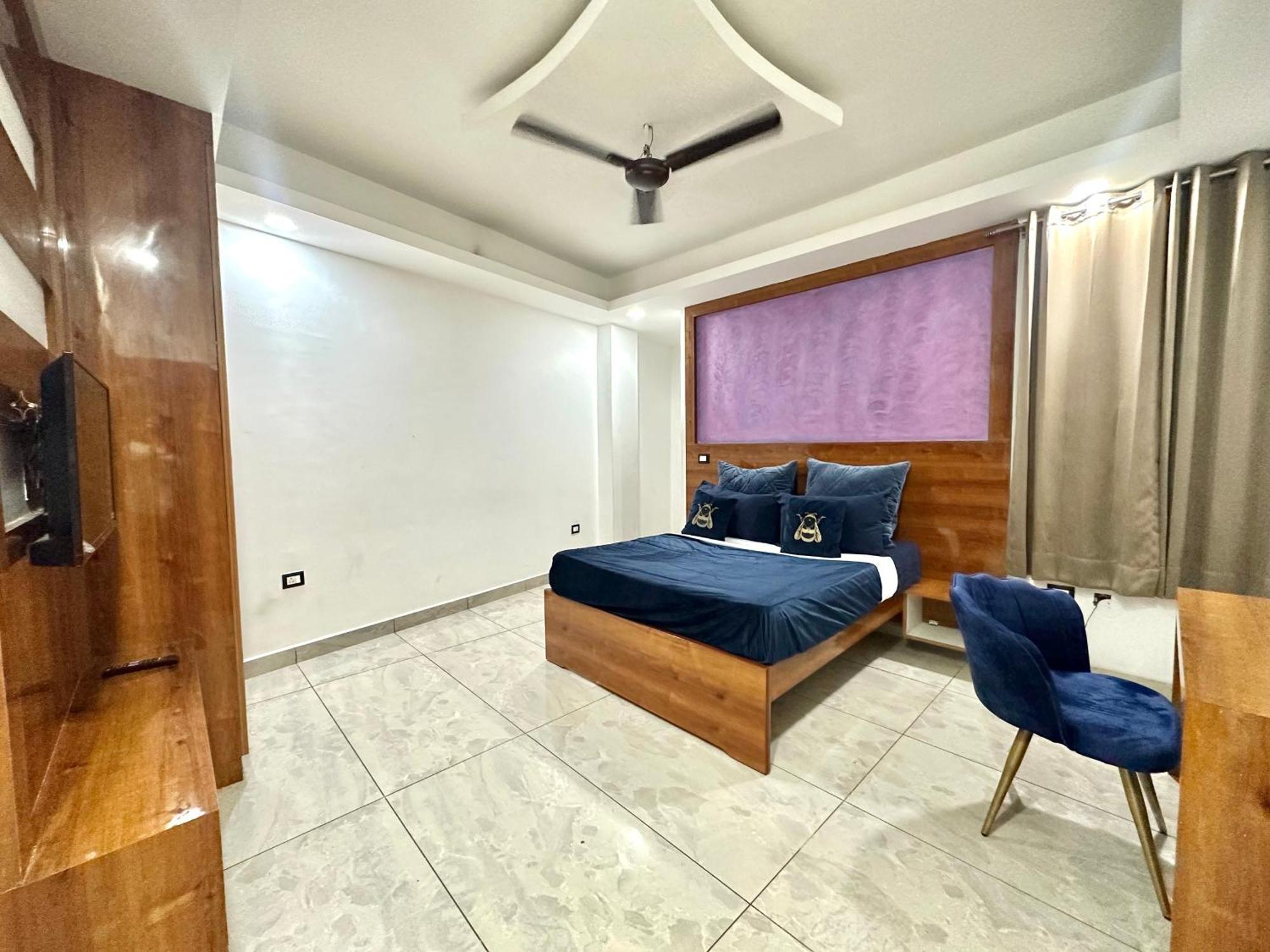 Guest house Luxury At 10k Near Hero Honda Chowk *