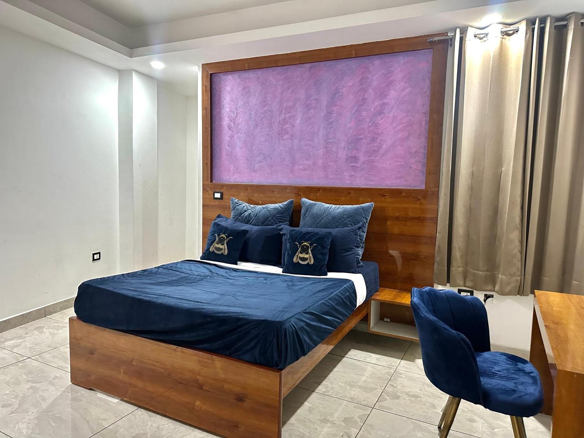 Luxury At 10k Near Hero Honda Chowk Guest house