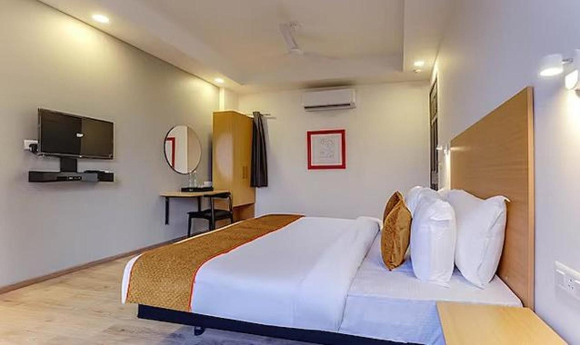 Fabhotel Wedding Hut 51 Hotel
