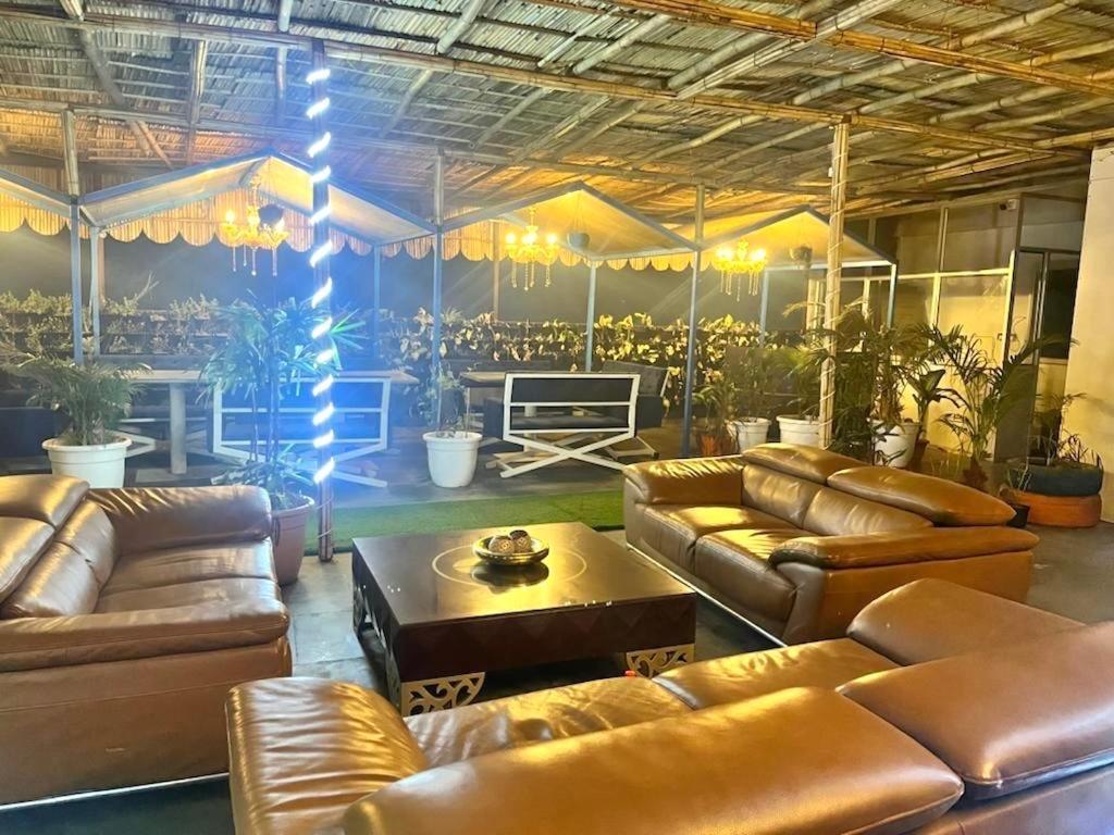 Luxury At 10k Near Hero Honda Chowk Guest house