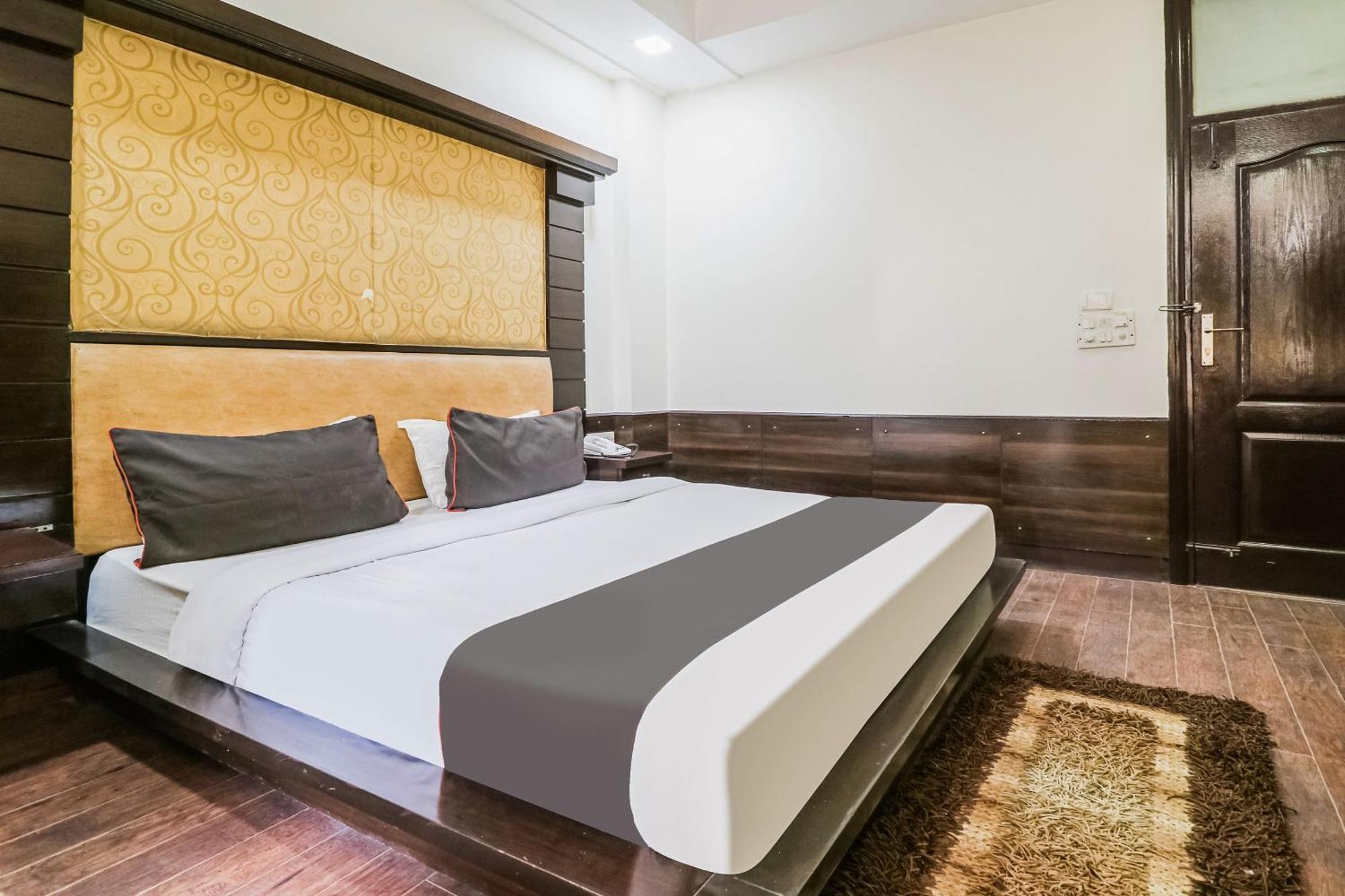 Hotel Collection O Radiant 4*
