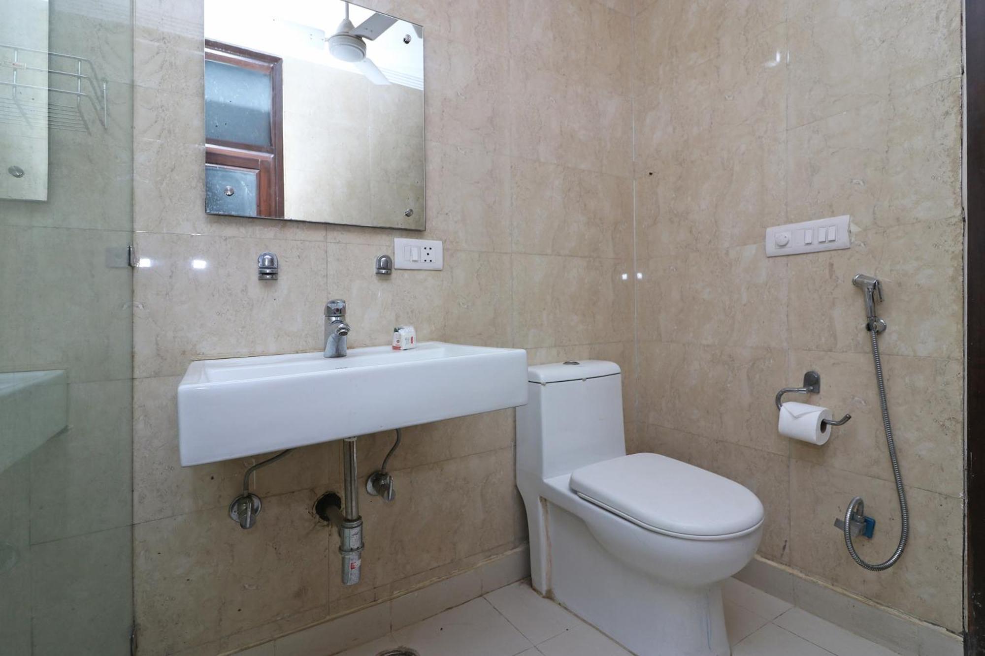 Oyo The Am-bliss Hotel