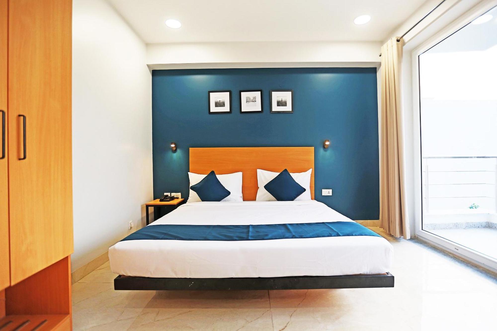 Collection O Moody Moon Blue Hotel