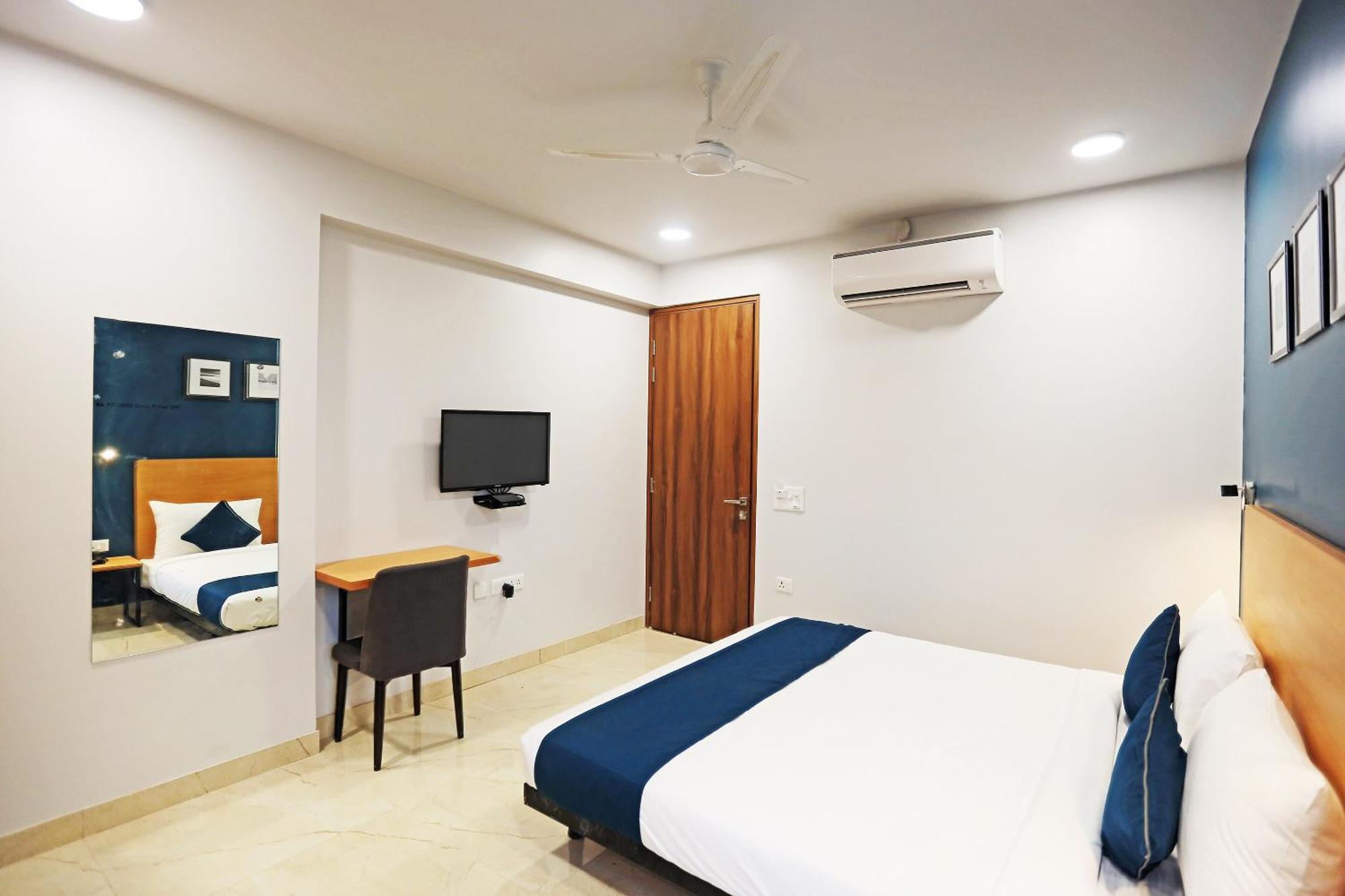 Hotel Collection O Moody Moon Blue Gurgaon