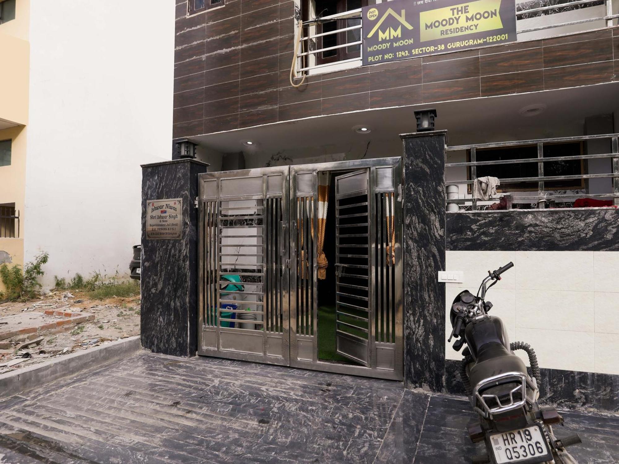 Hotel O The Moody Moon Residency Hotel