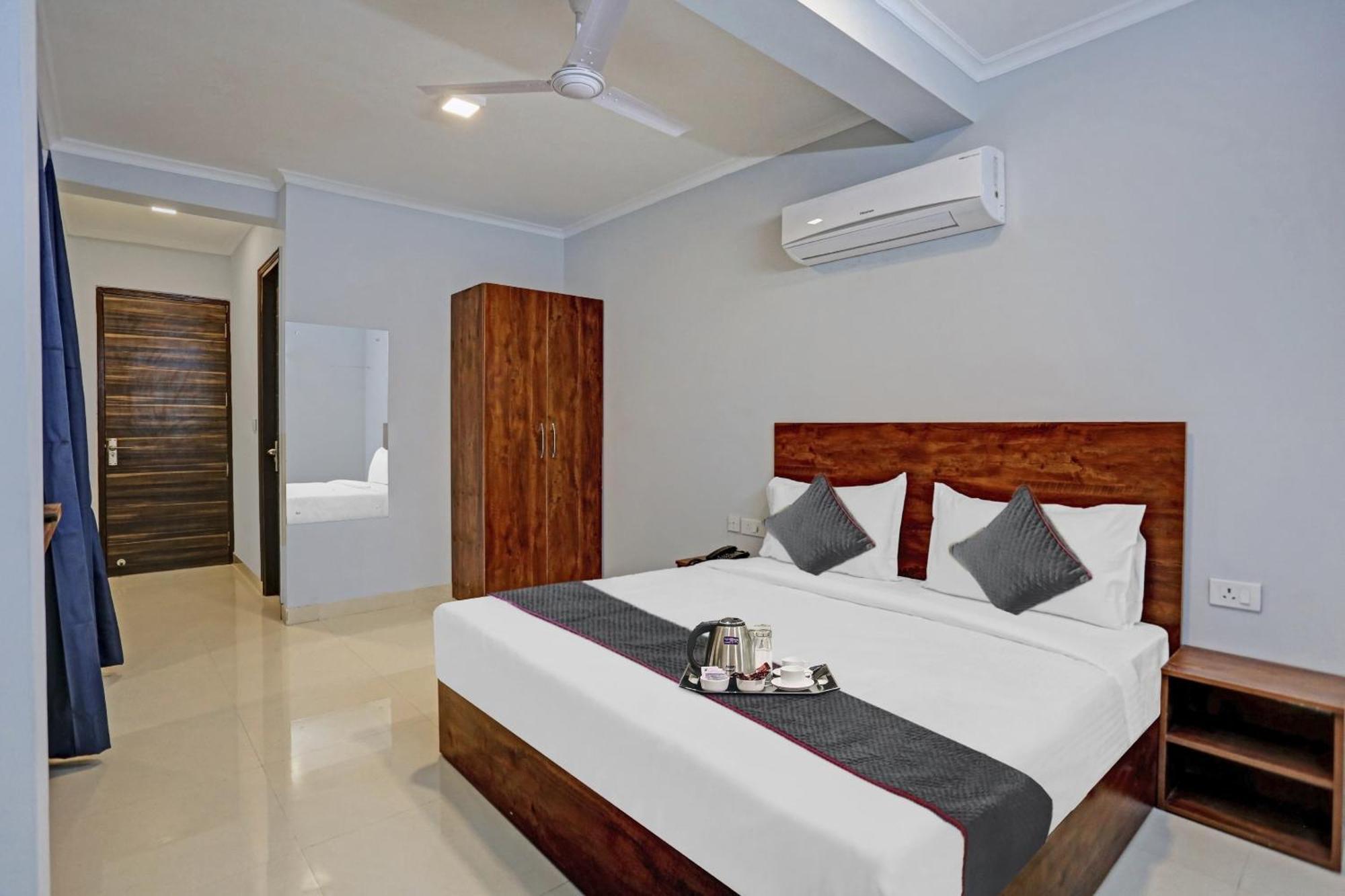Townhouse 1167 Gold Souk Hotel