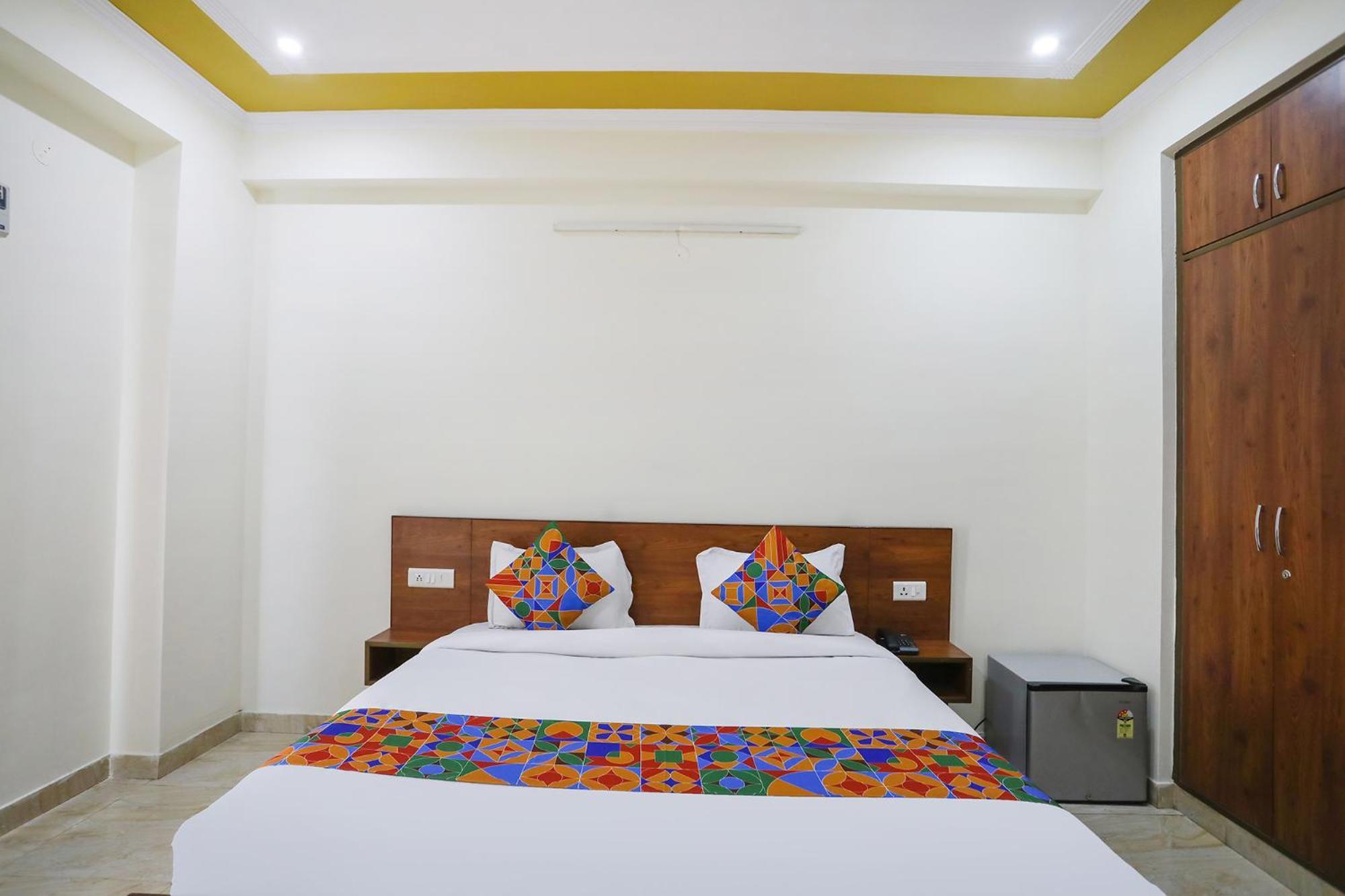 Fabexpress Star Corporate Ii Hotel
