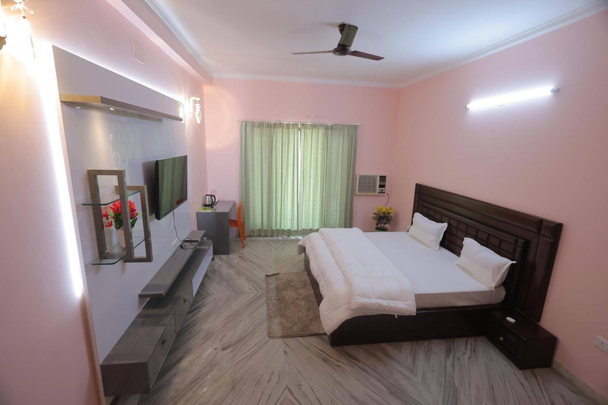 The Leela's Paradise * Gurgaon