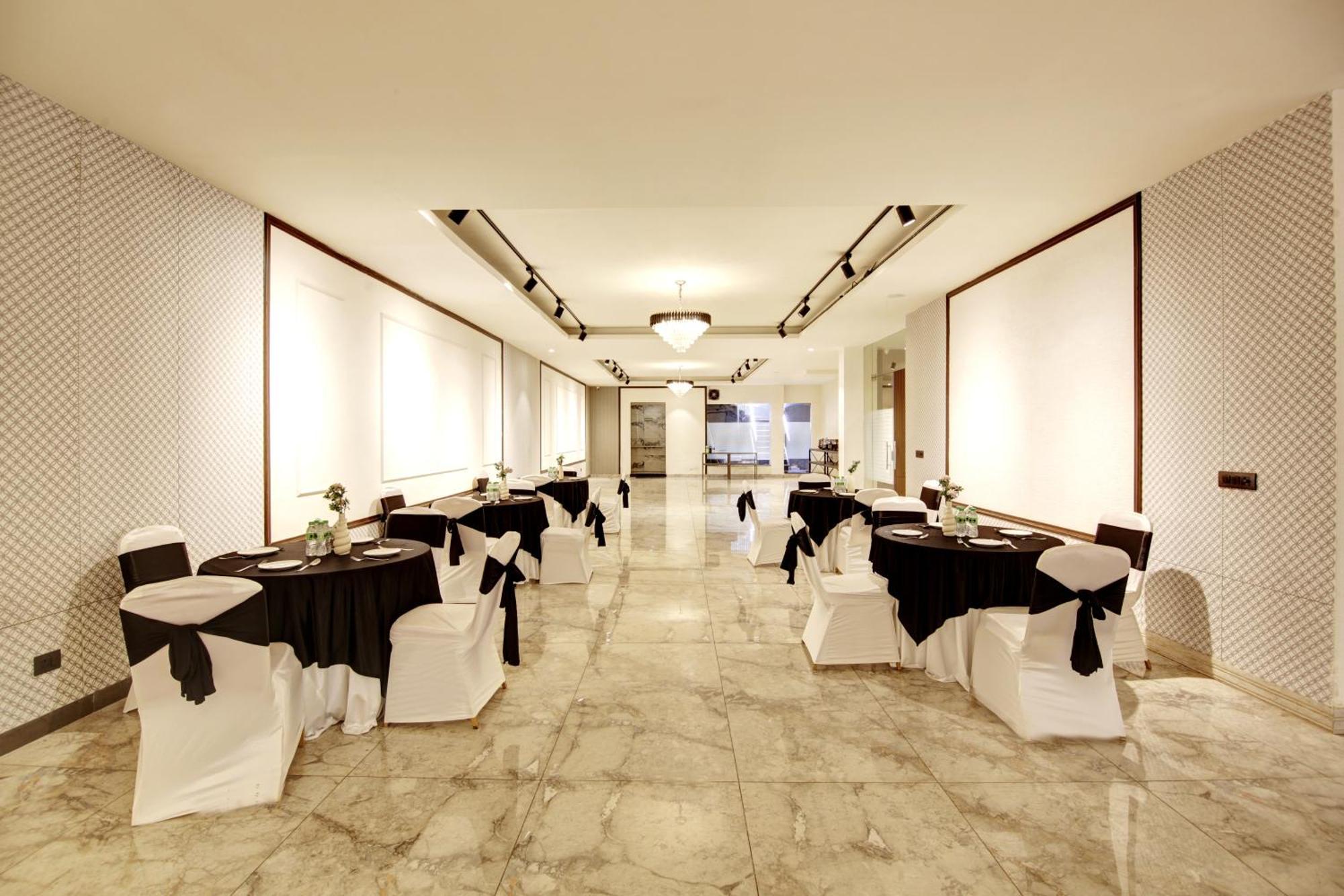 Hotel Saltstayz Premier - Cyber Hub Gurgaon
