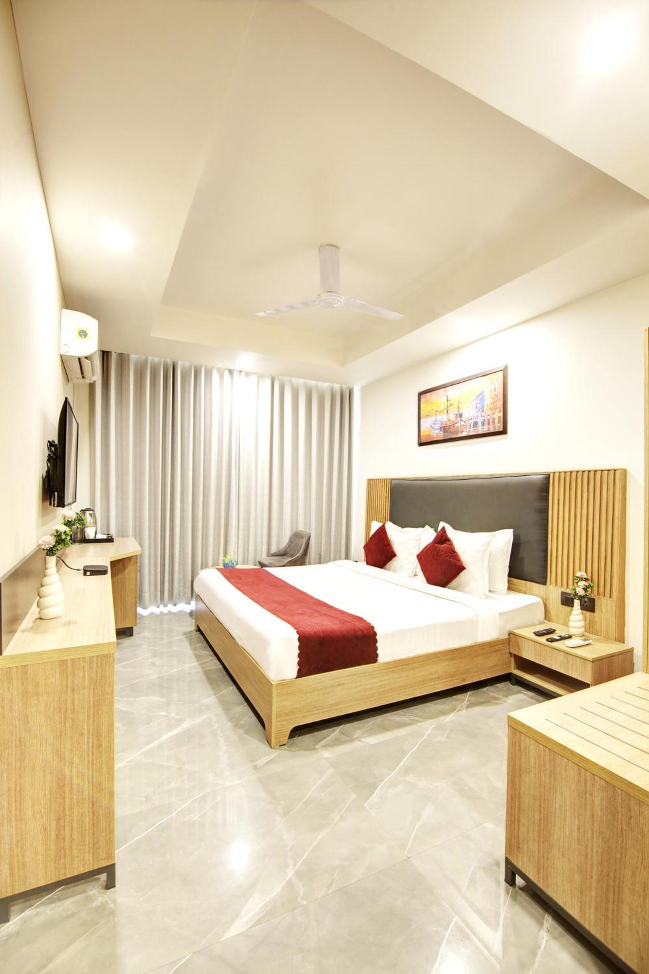 Saltstayz Premier - Cyber Hub Gurgaon