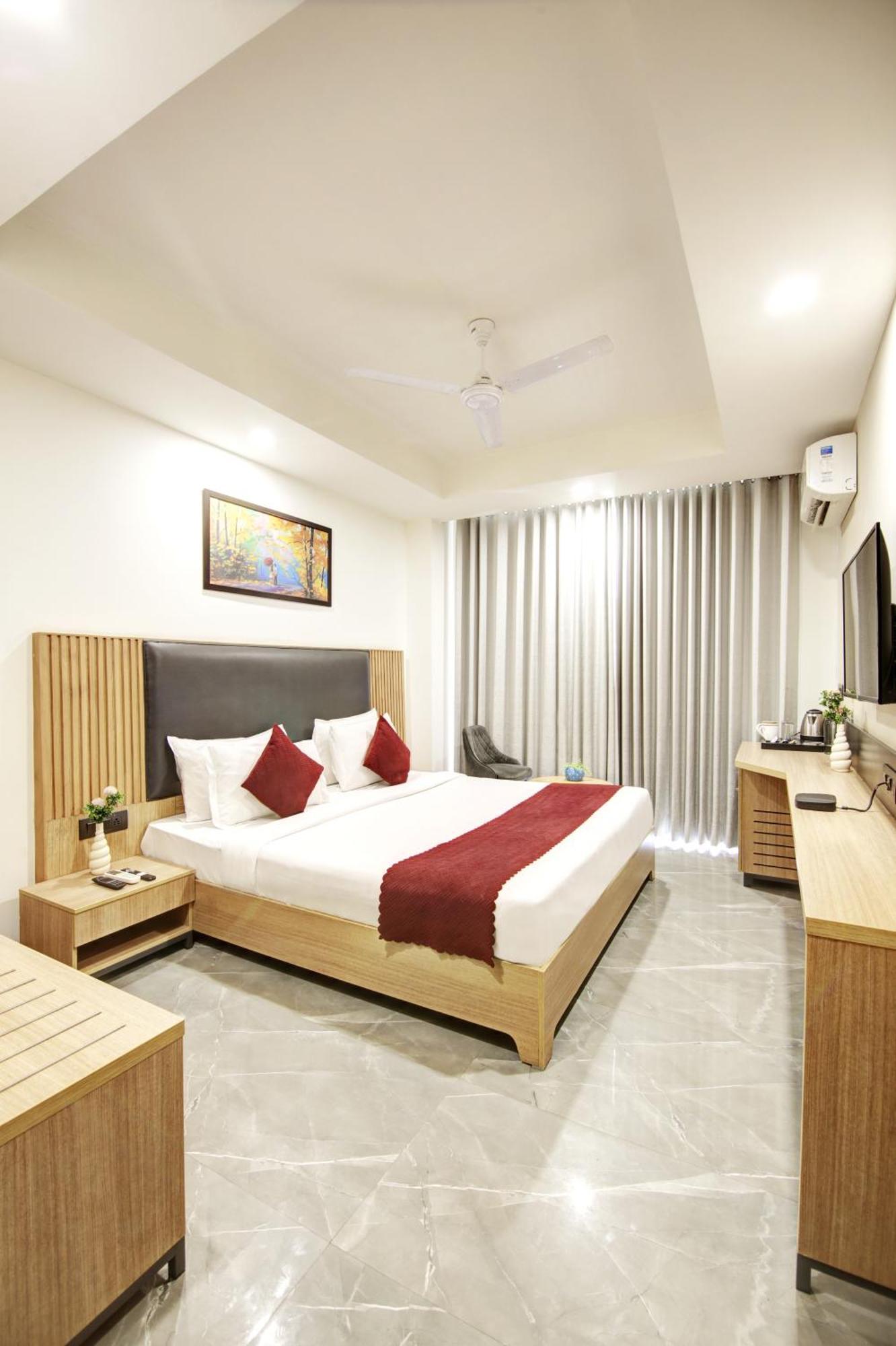 Saltstayz Premier - Cyber Hub 4* Gurgaon