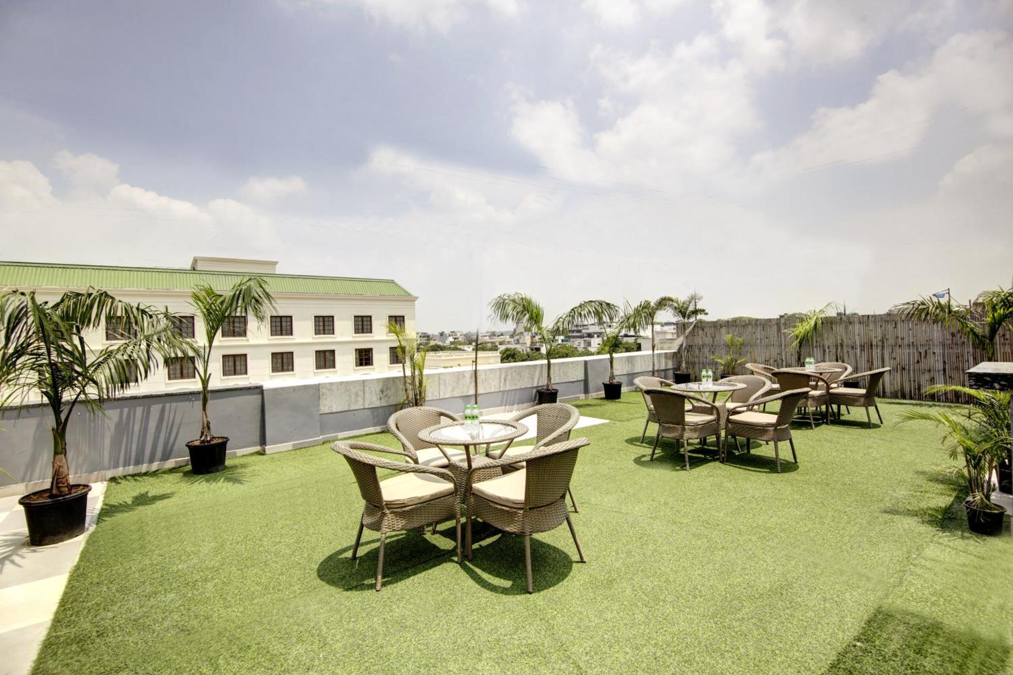 Saltstayz Premier - Cyber Hub 4*