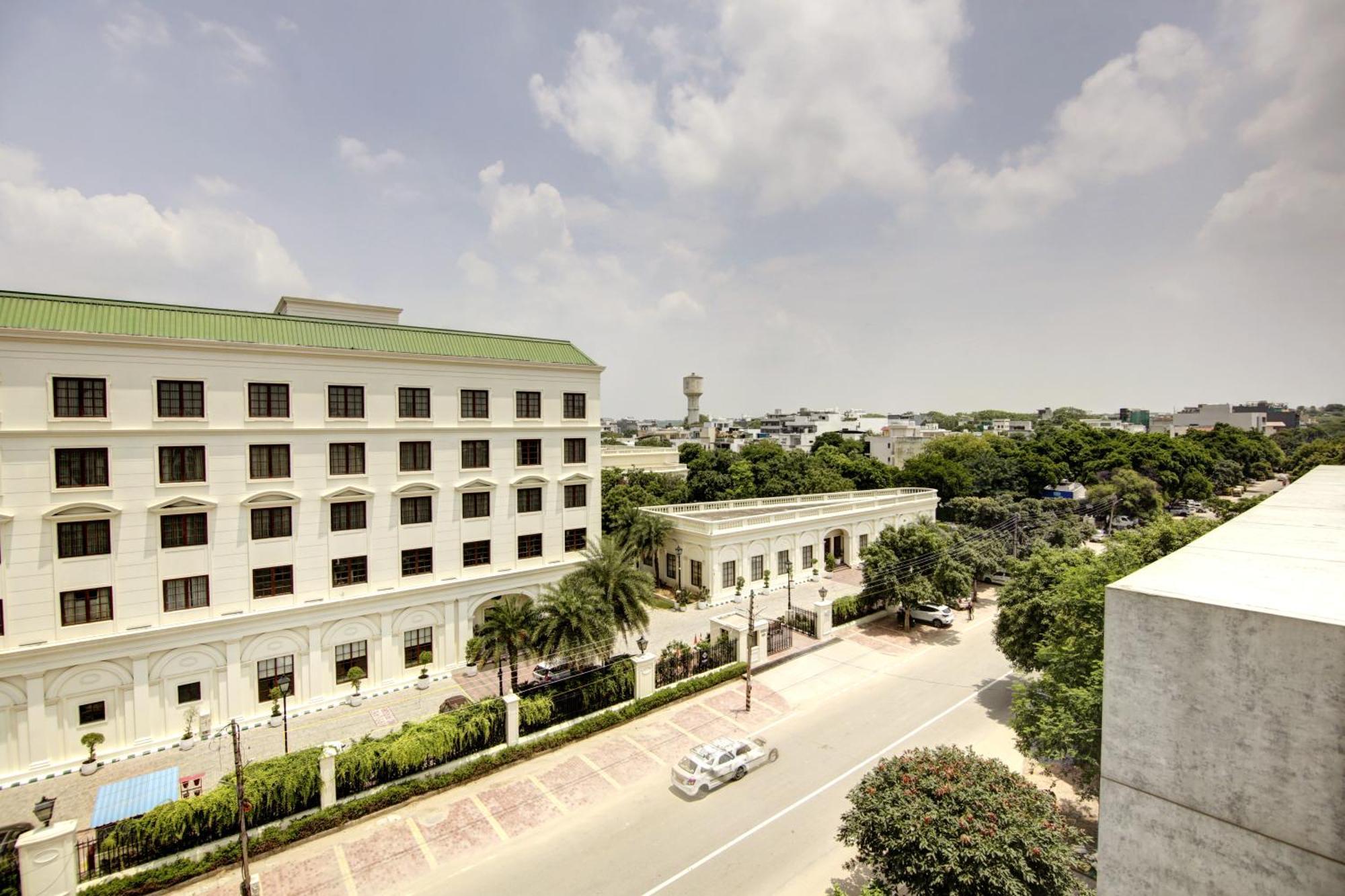 Saltstayz Premier - Cyber Hub Hotel
