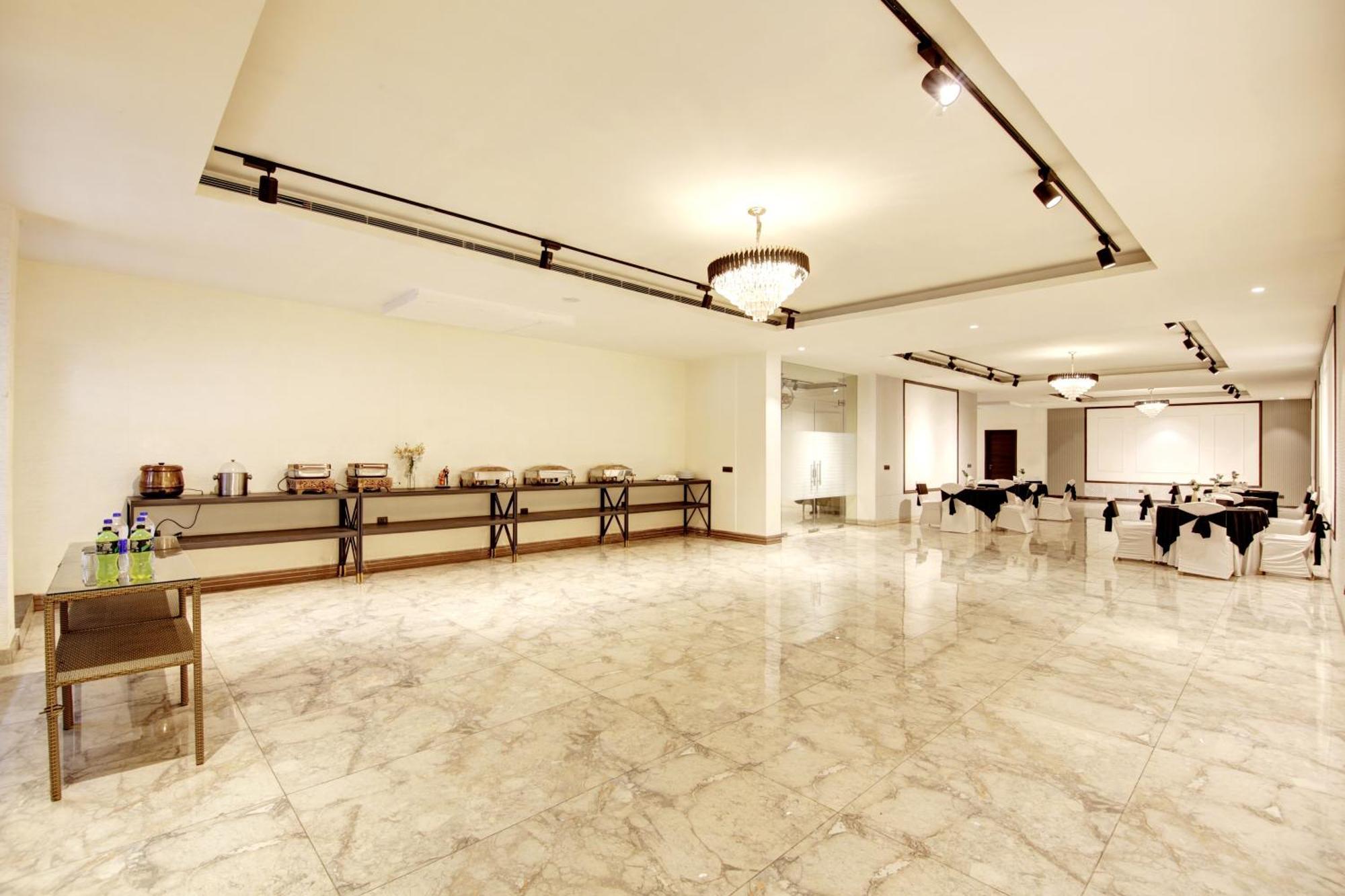 Saltstayz Premier - Cyber Hub Gurgaon