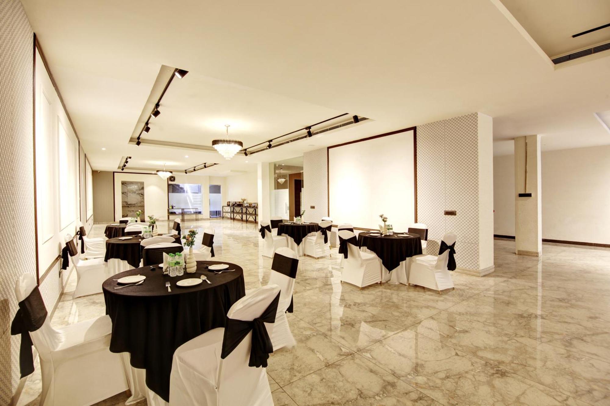 Saltstayz Premier - Cyber Hub Hotel