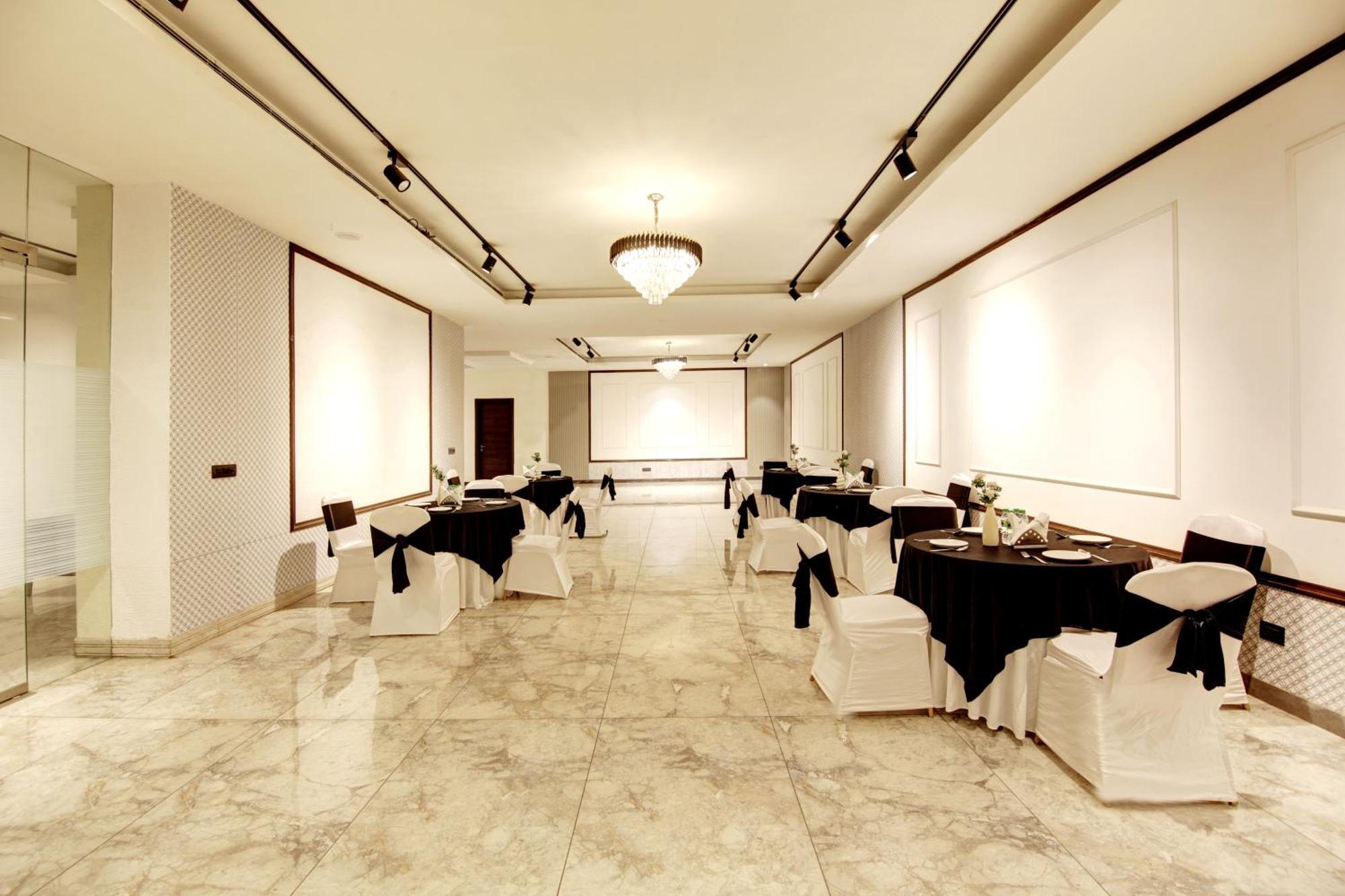 Saltstayz Premier - Cyber Hub Hotel 4*