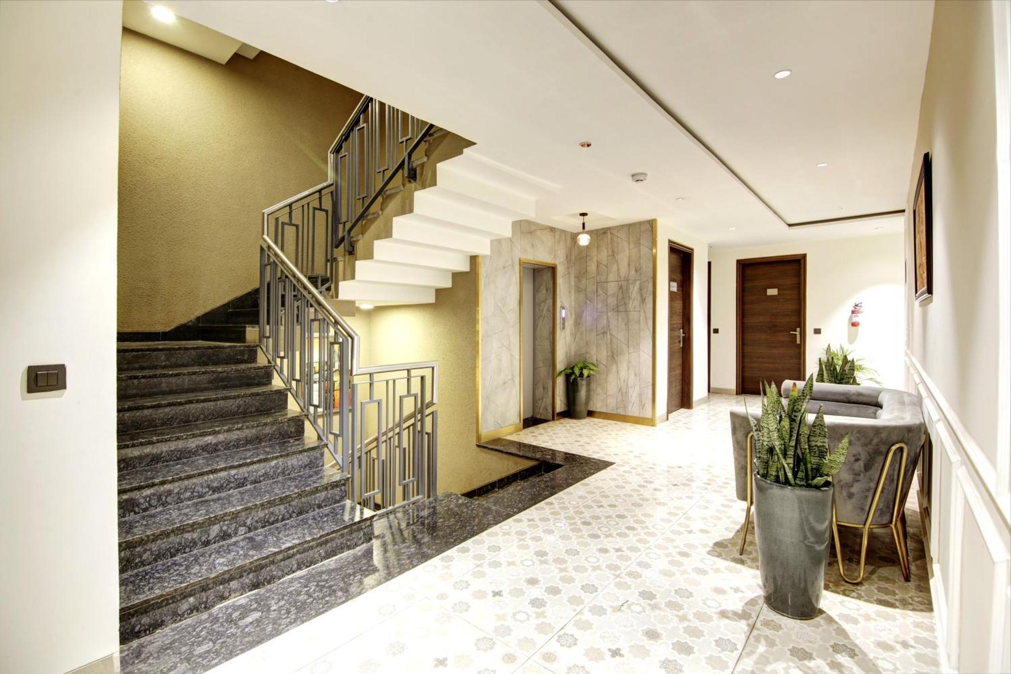Saltstayz Premier - Cyber Hub Gurgaon