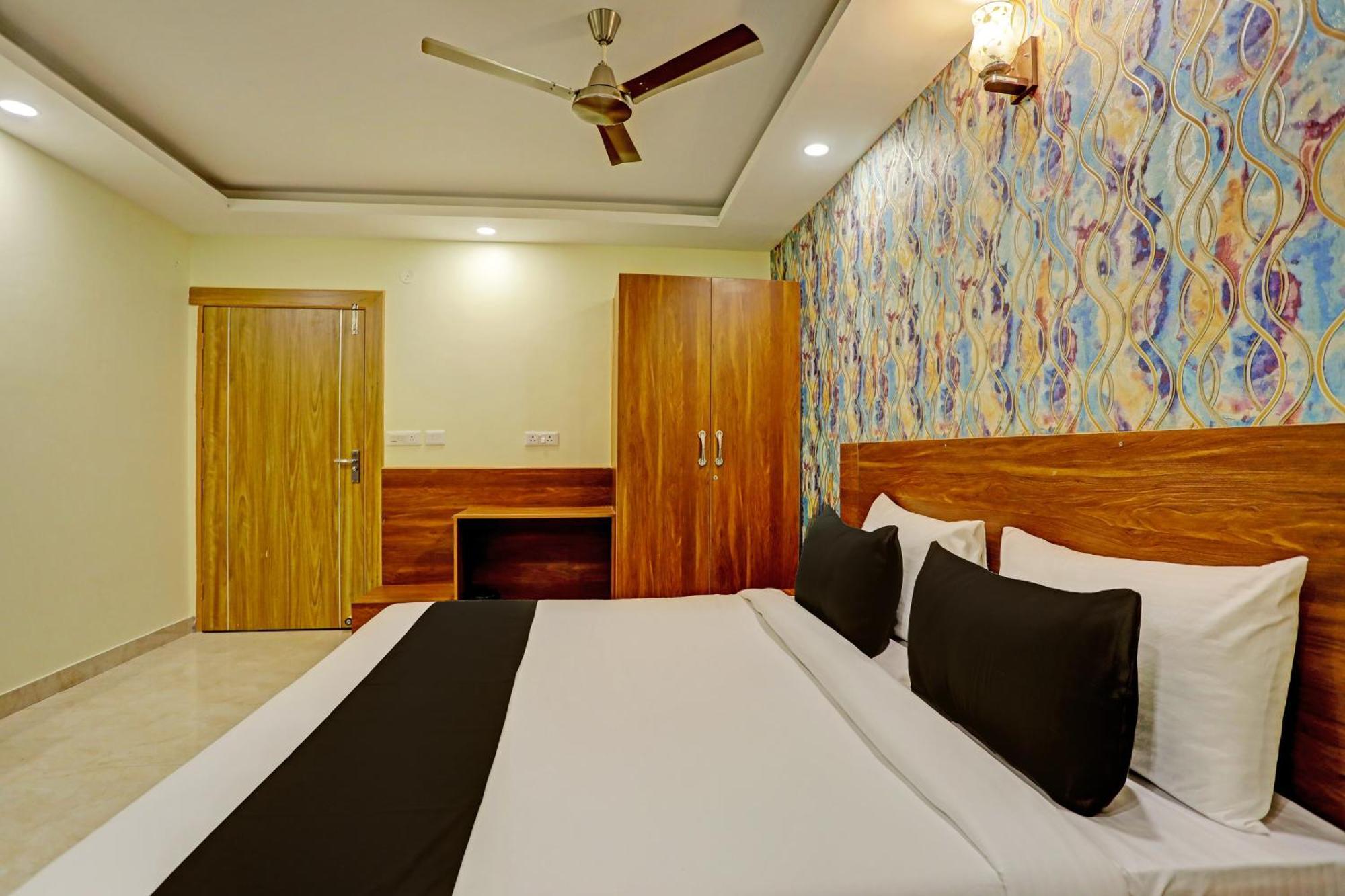 Collection O Jps Palm Hotel Gurgaon
