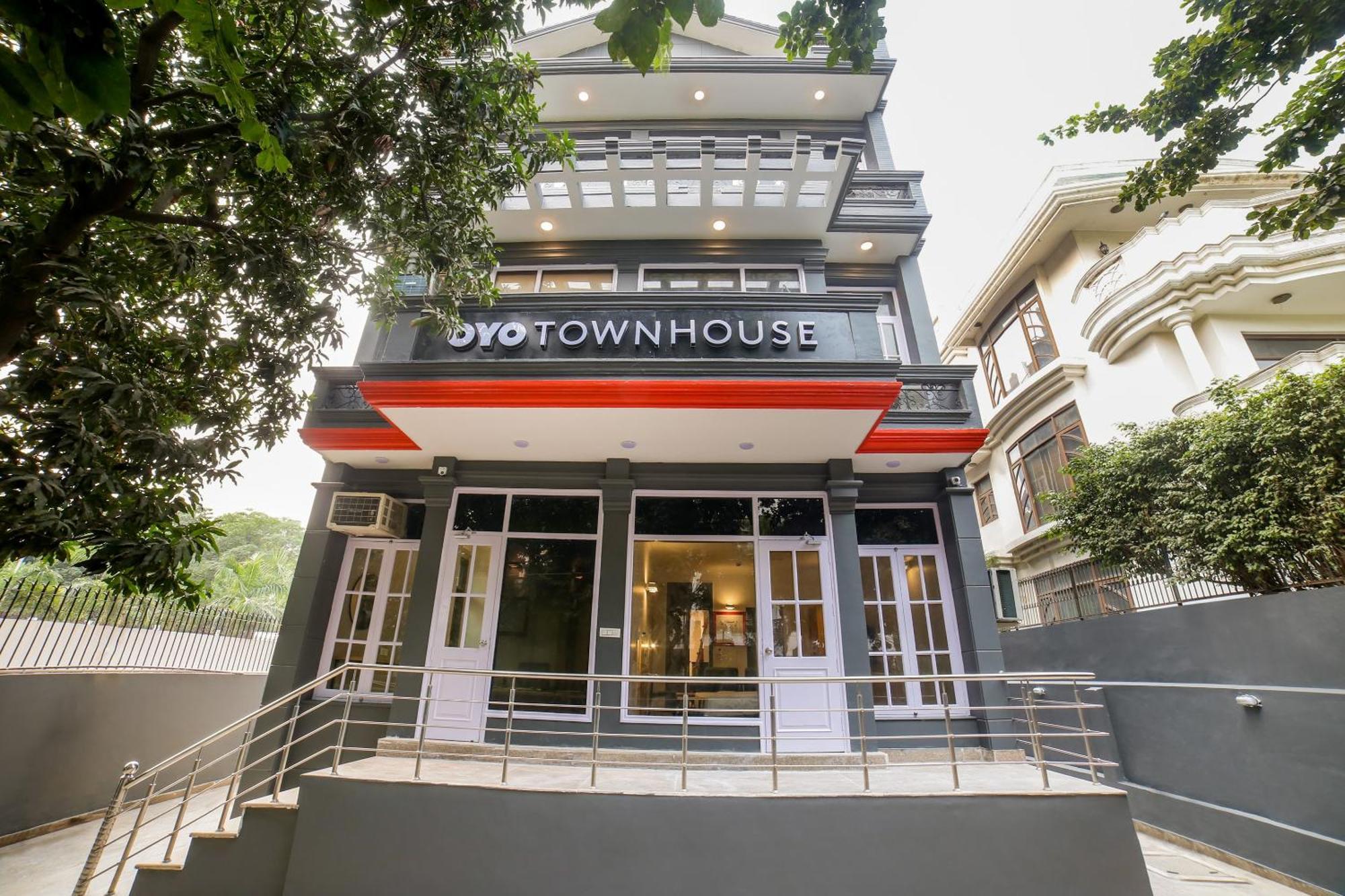 Townhouse 330 Dlf Phase-2 Near Leisure Valley Park Hotel