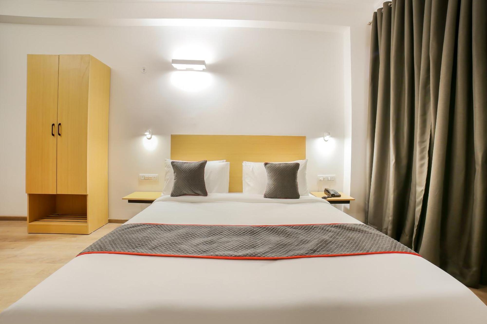 Townhouse 330 Dlf Phase-2 Near Leisure Valley Park Gurgaon