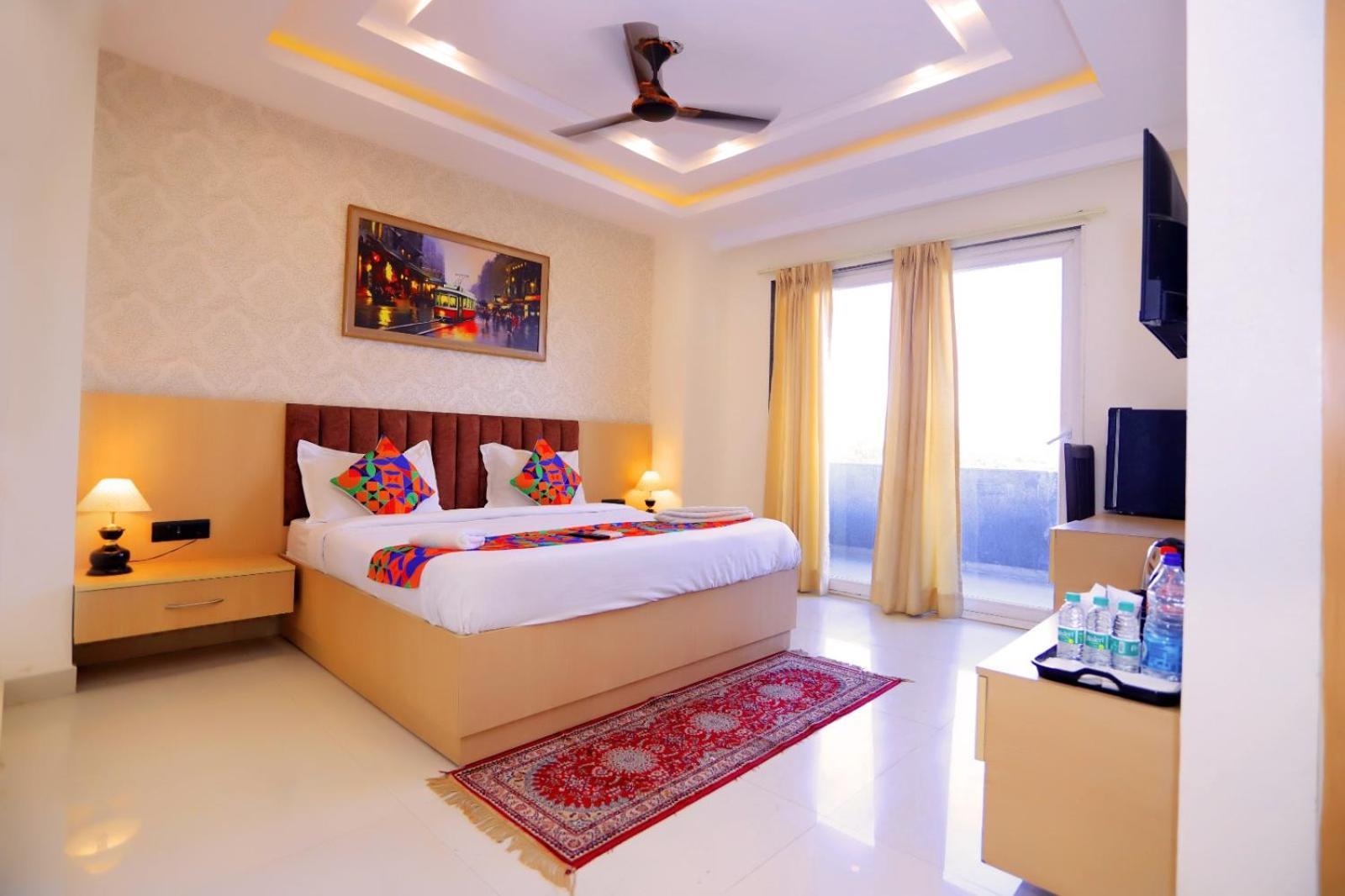 Hotel Lotus Luxe 3*