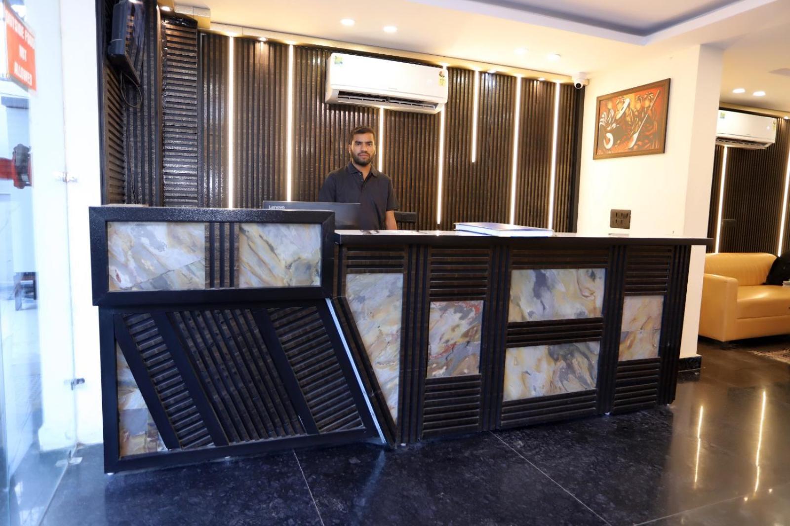 Hotel Lotus Luxe 3*