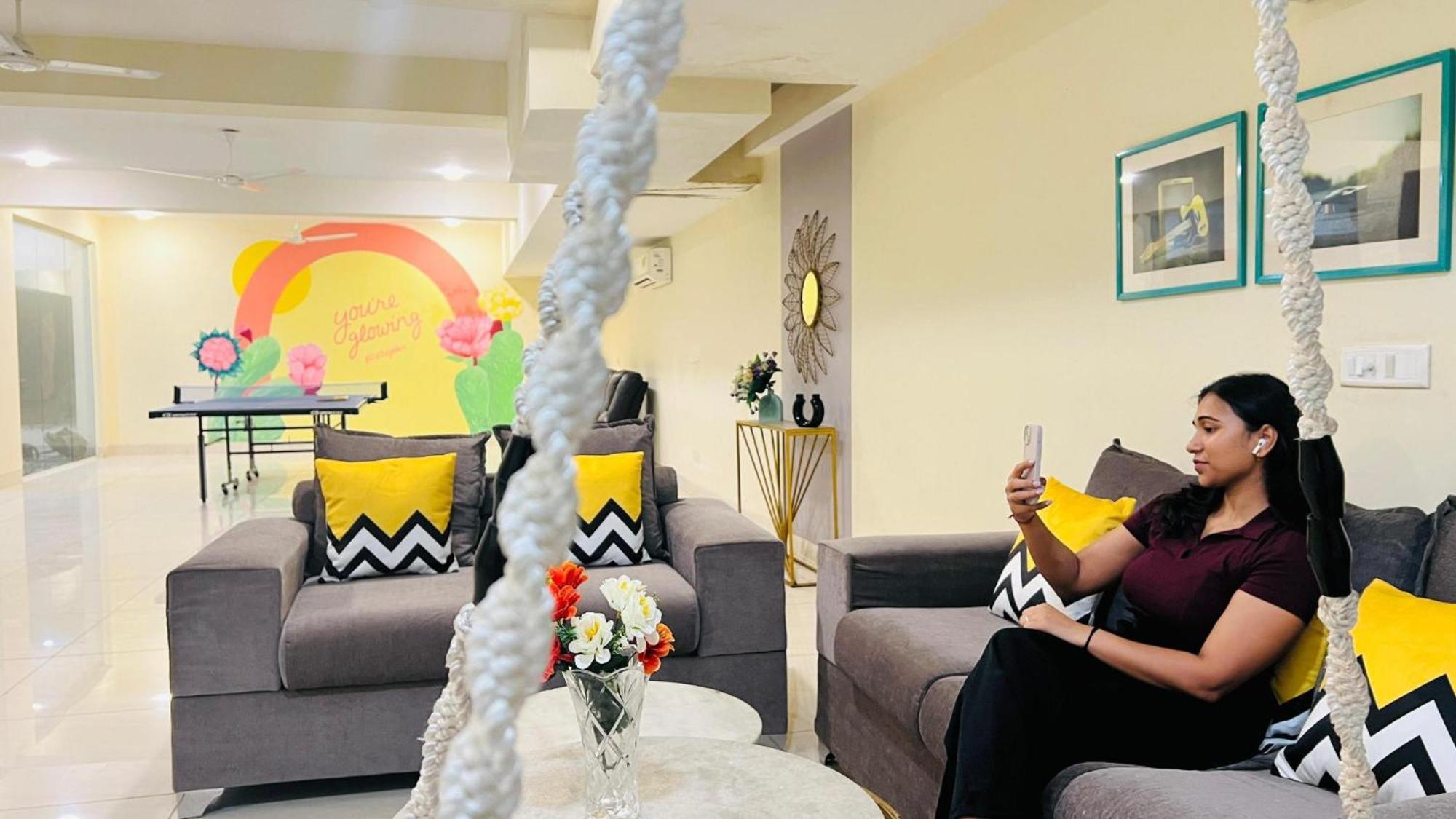 Apartment Bluo Studio1 Golf Course Road, Gym, Balcony Garden Gurgaon