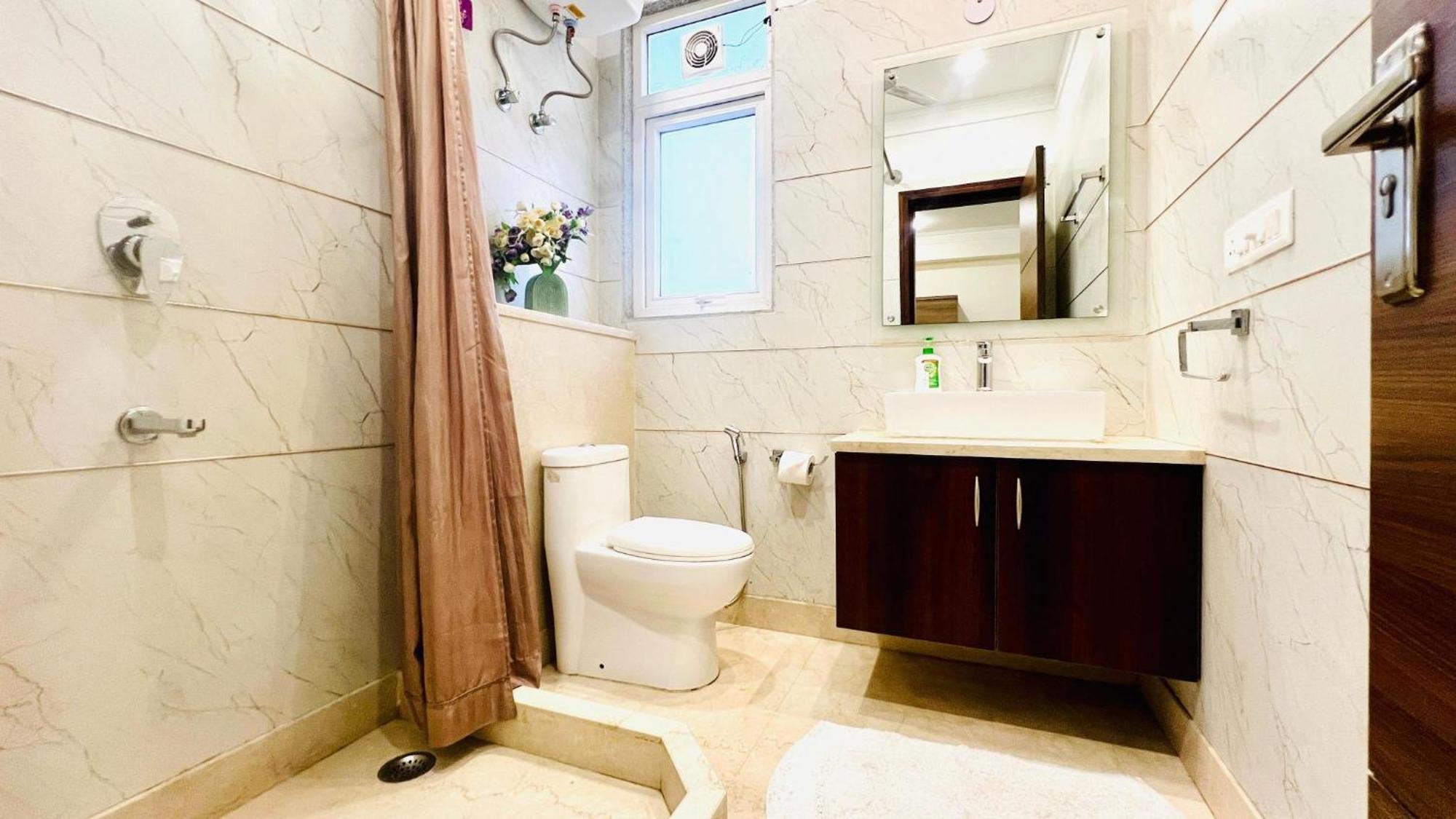 Bluo Studio2 Golf Course Road - Gym, Terrace Garden * Gurgaon