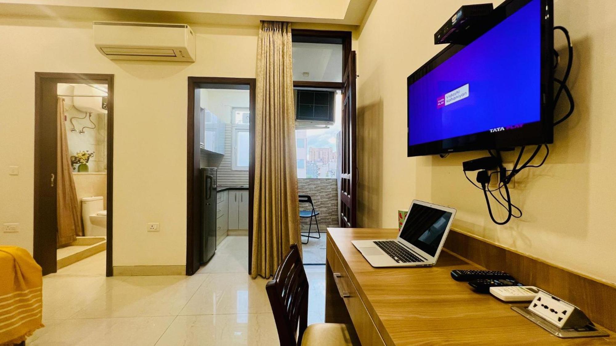 Bluo Studio2 Golf Course Road - Gym, Terrace Garden Apartment Gurgaon