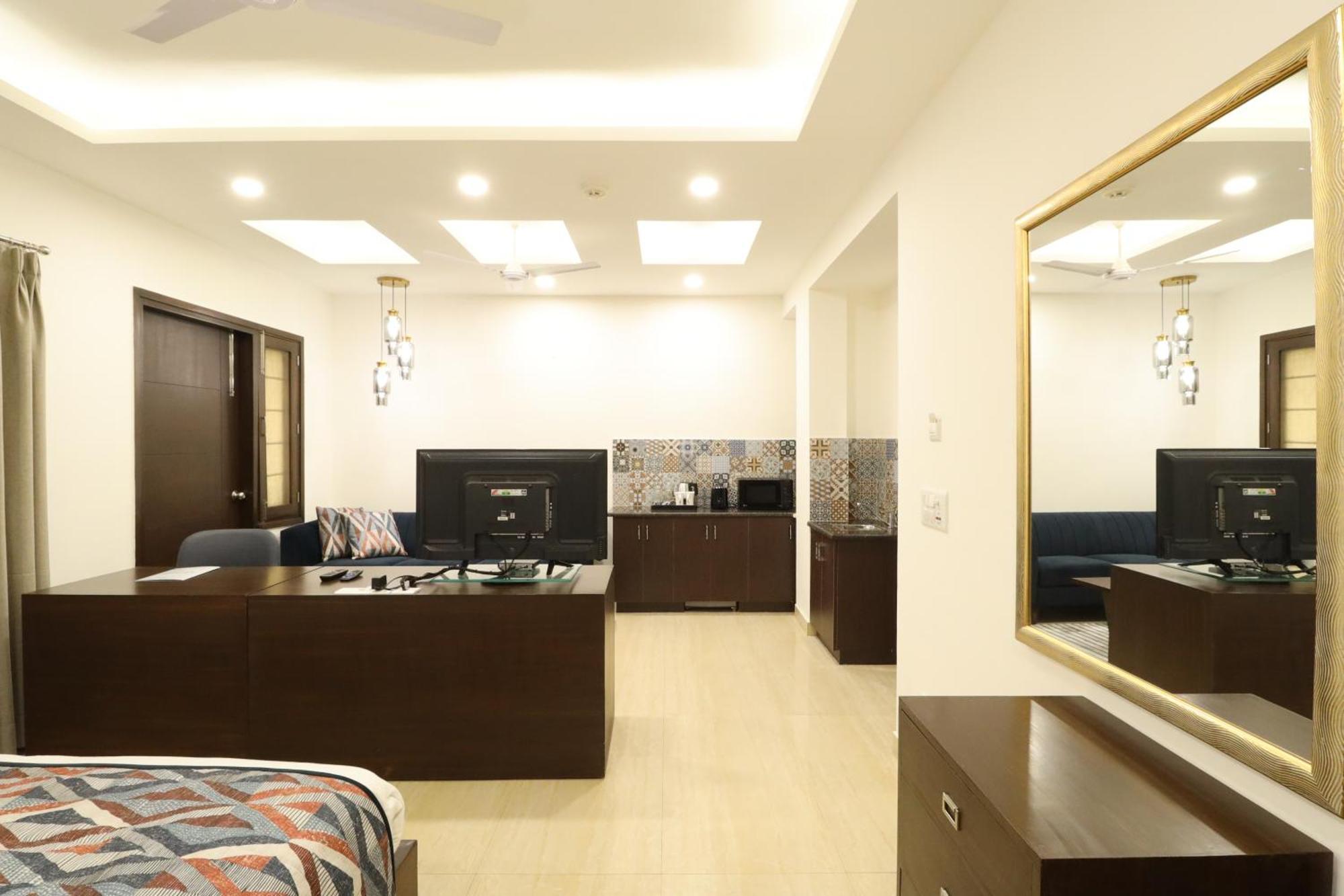 Ahuja Residency Centre 3*