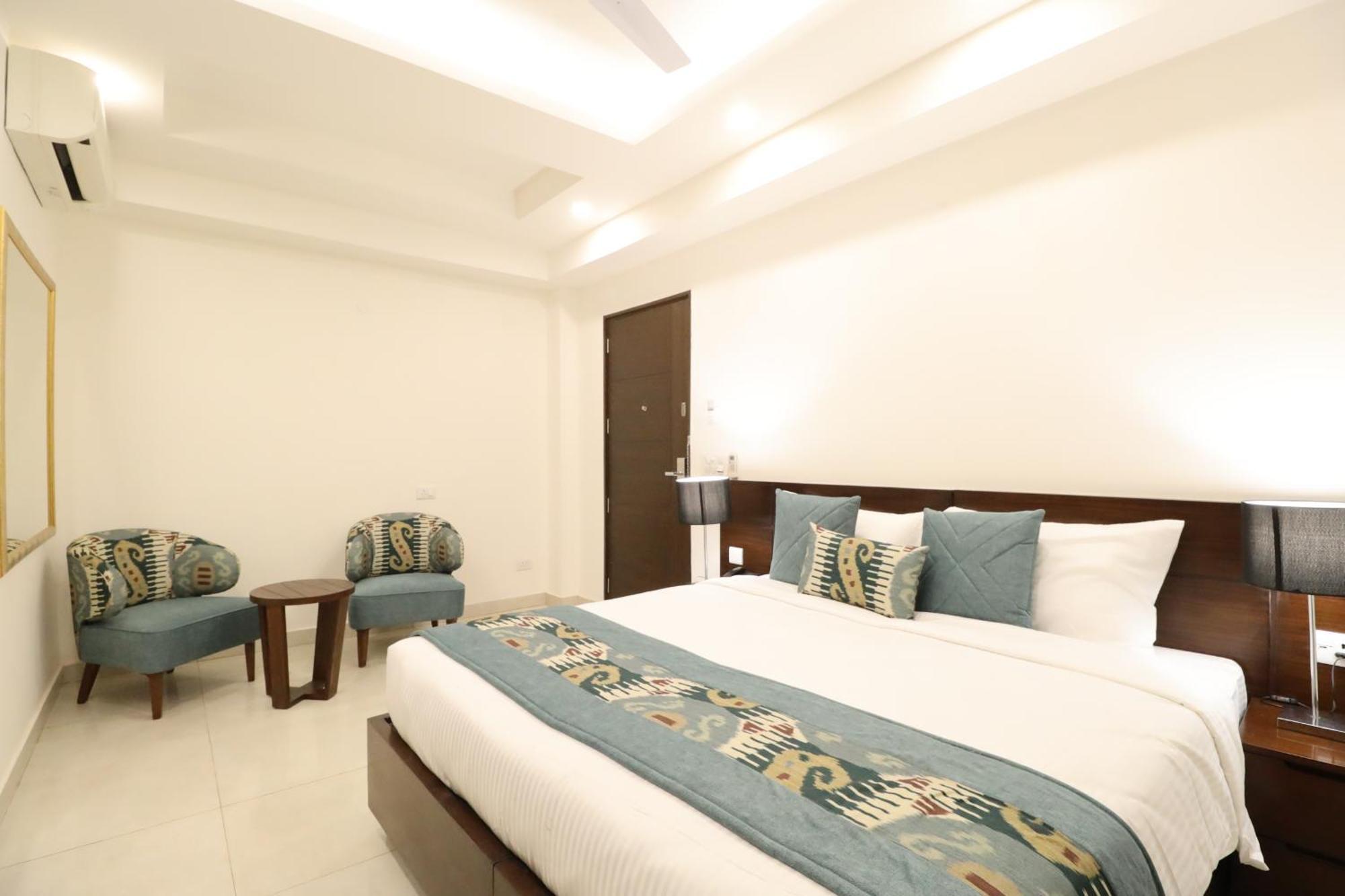 Ahuja Residency Centre 3*