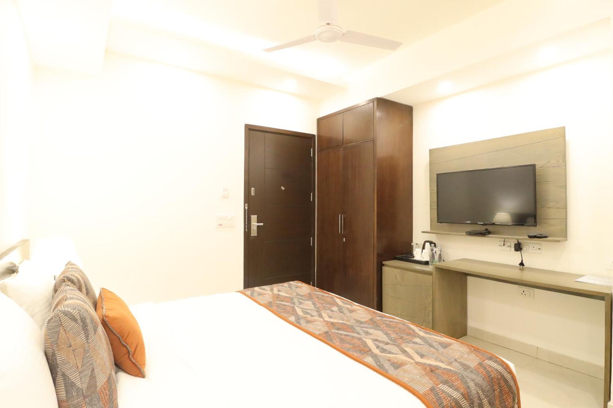 Ahuja Residency Centre Hotel 3*