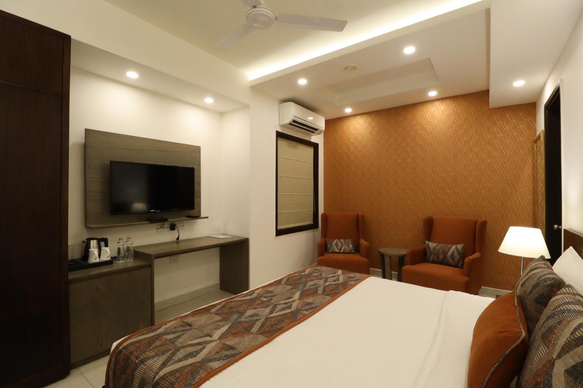 Hotel Ahuja Residency Centre 3*