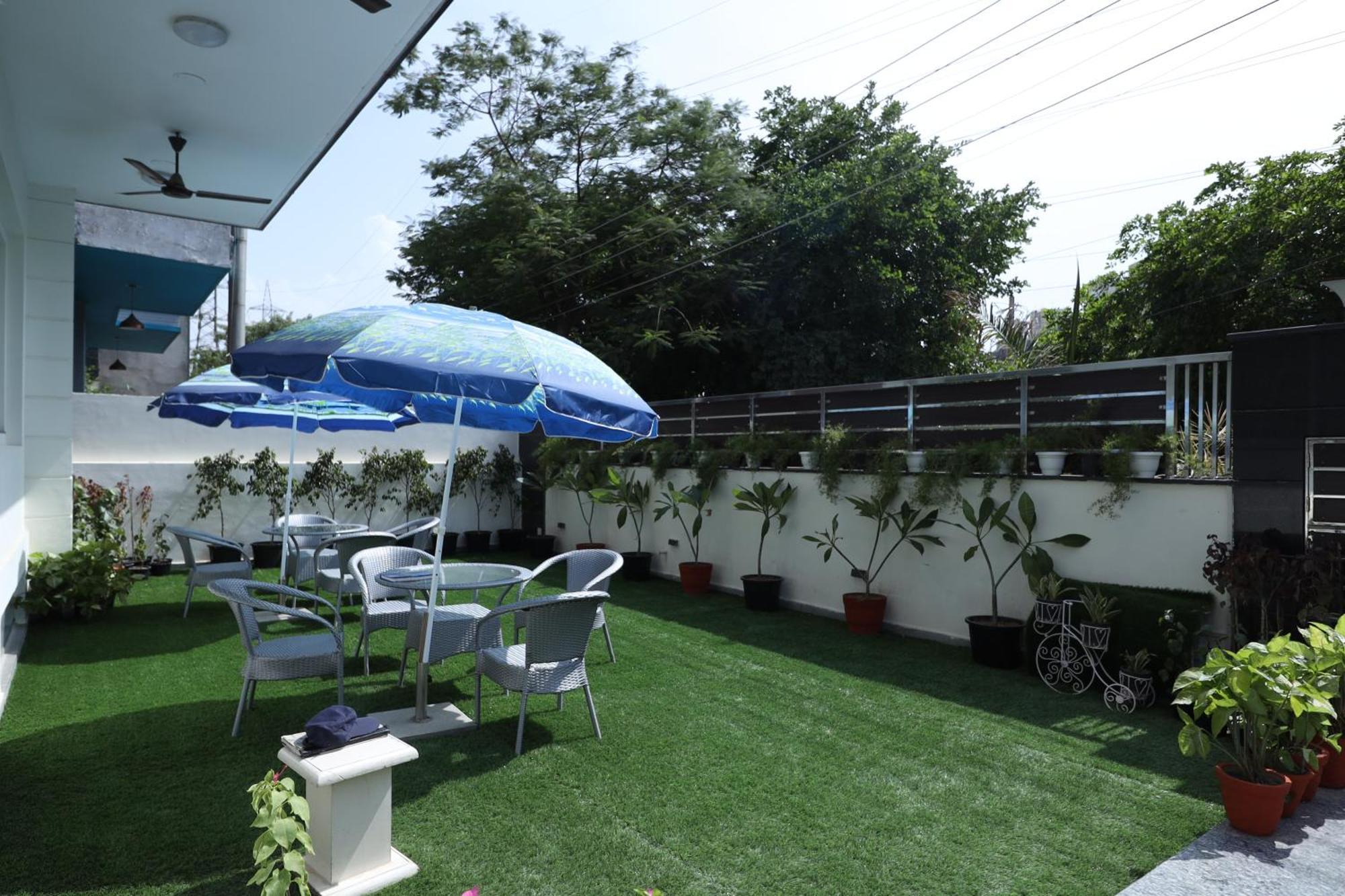 Ahuja Residency Centre 3*