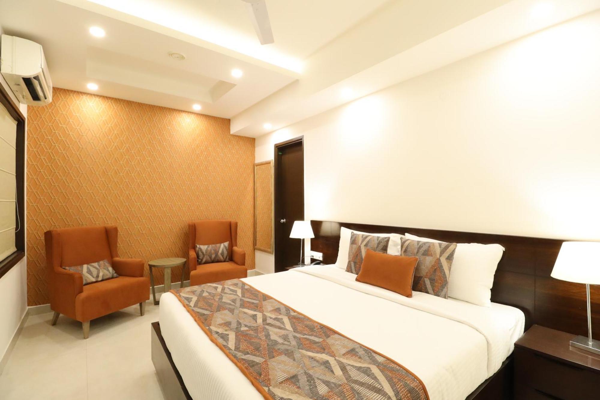 Hotel Ahuja Residency Centre