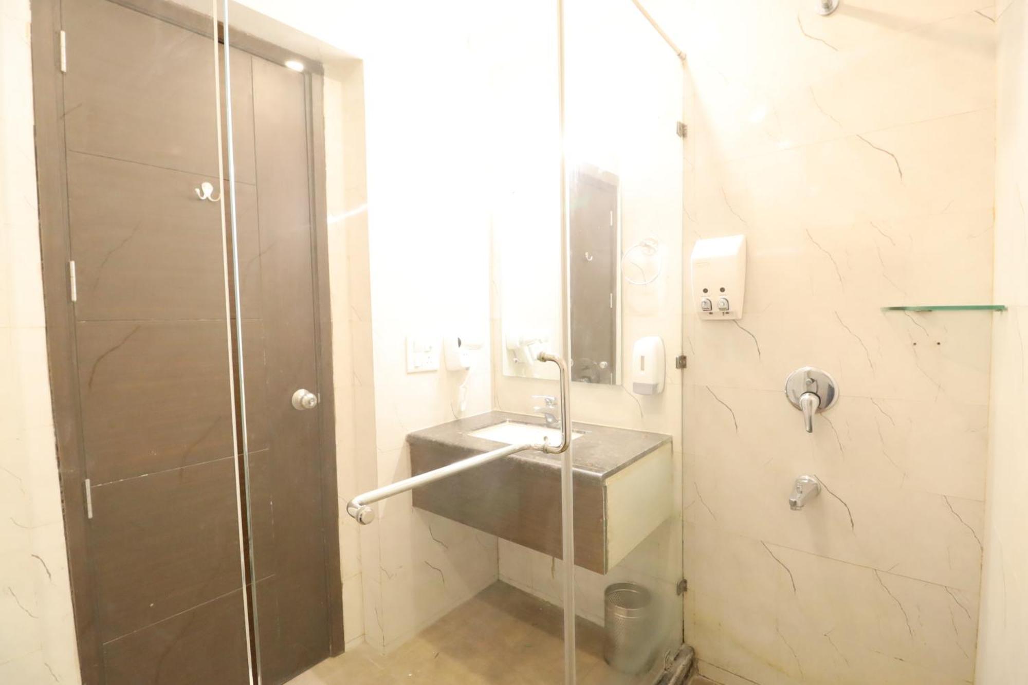 Ahuja Residency Centre Hotel 3*