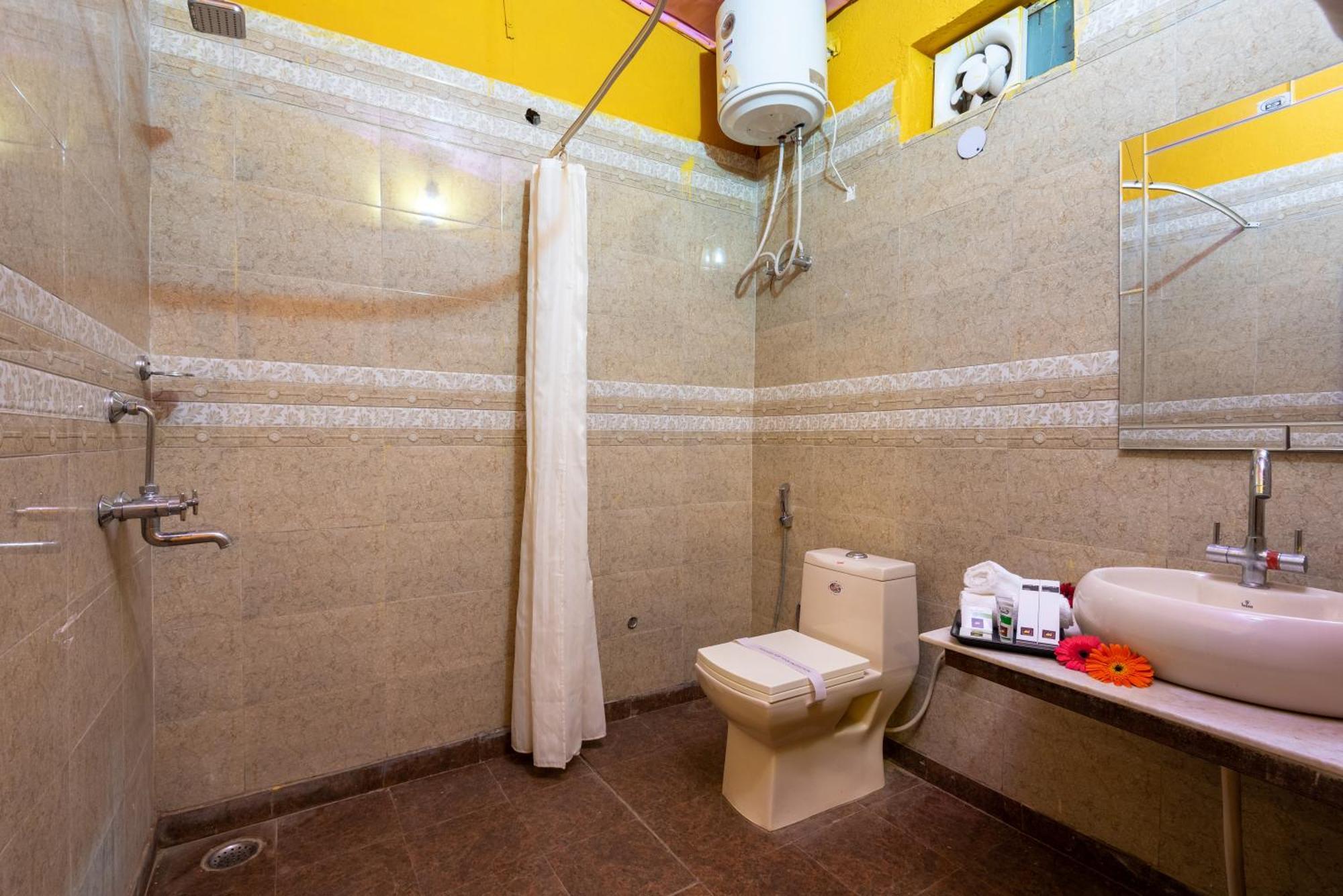 Arise Ethnic Village Hotel 3*