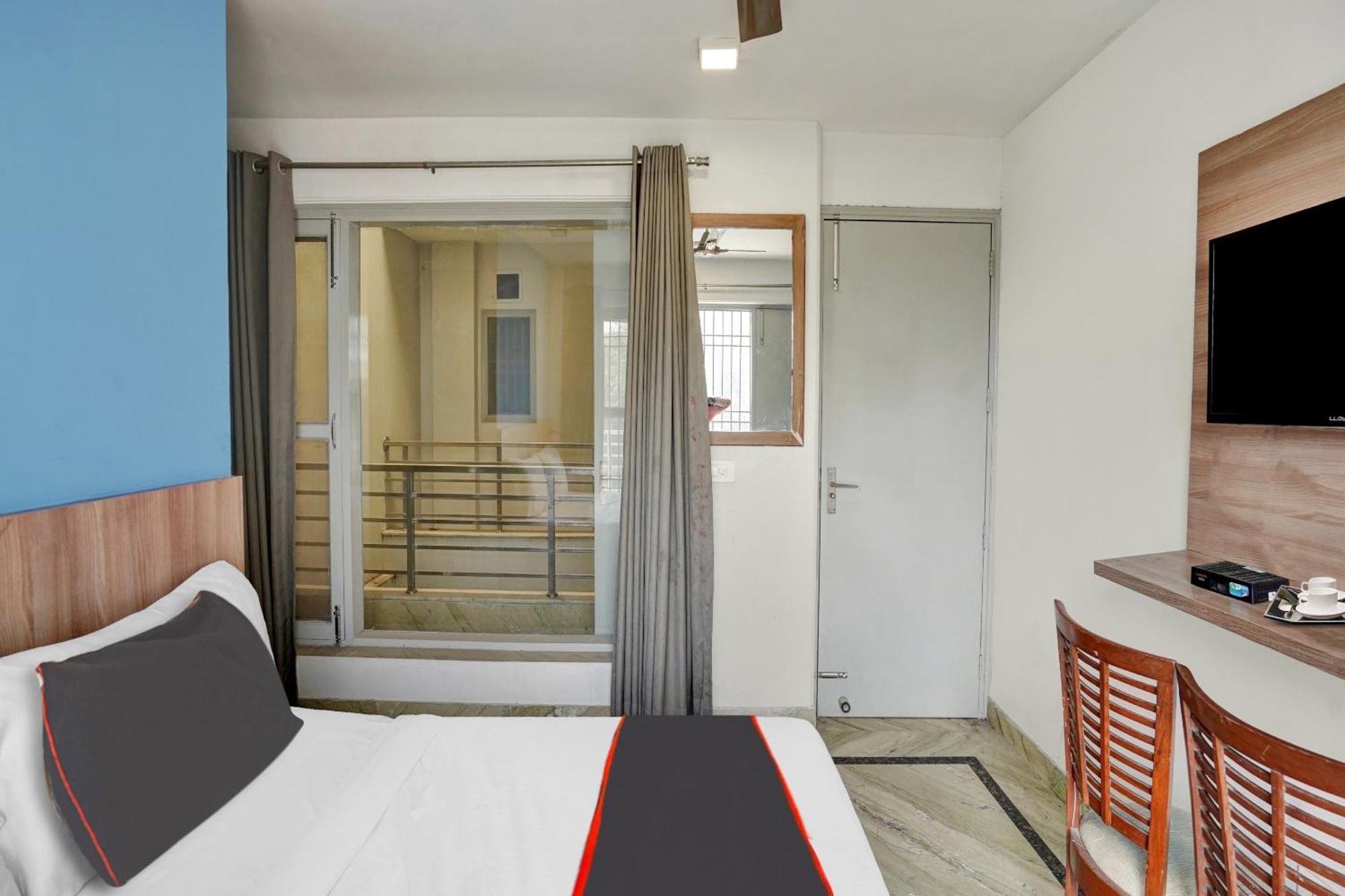 Hotel The Divine Residency 3*