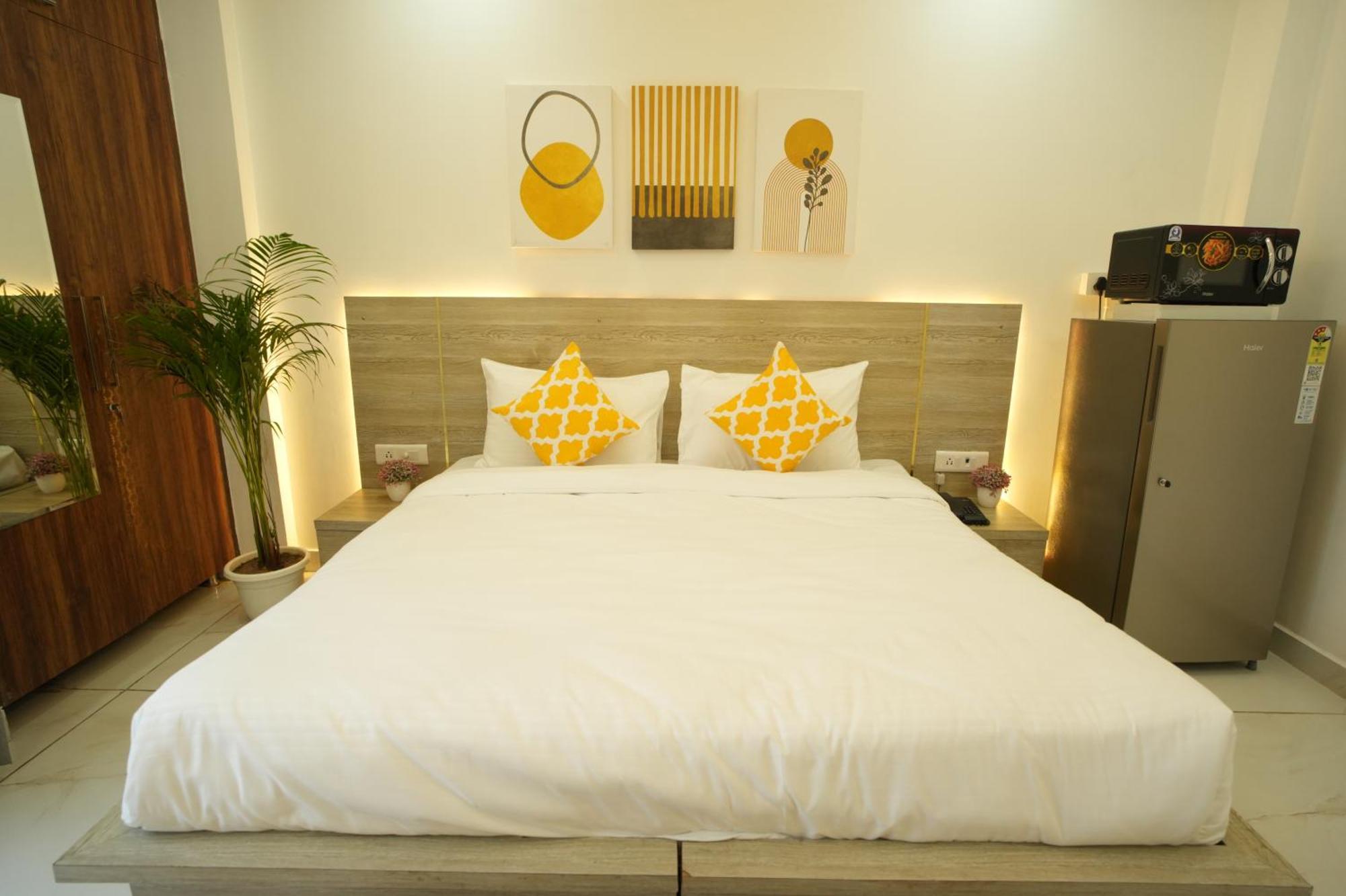 The Empire Corporate Sector 43 ,golf Course Road , One Horizon Center Hotel 3*