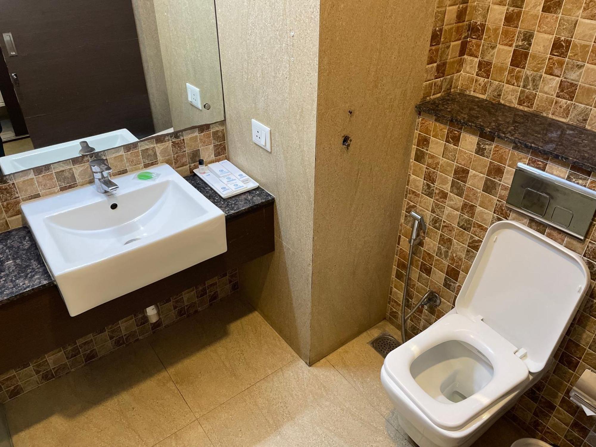 V Retreat Hotel 3*