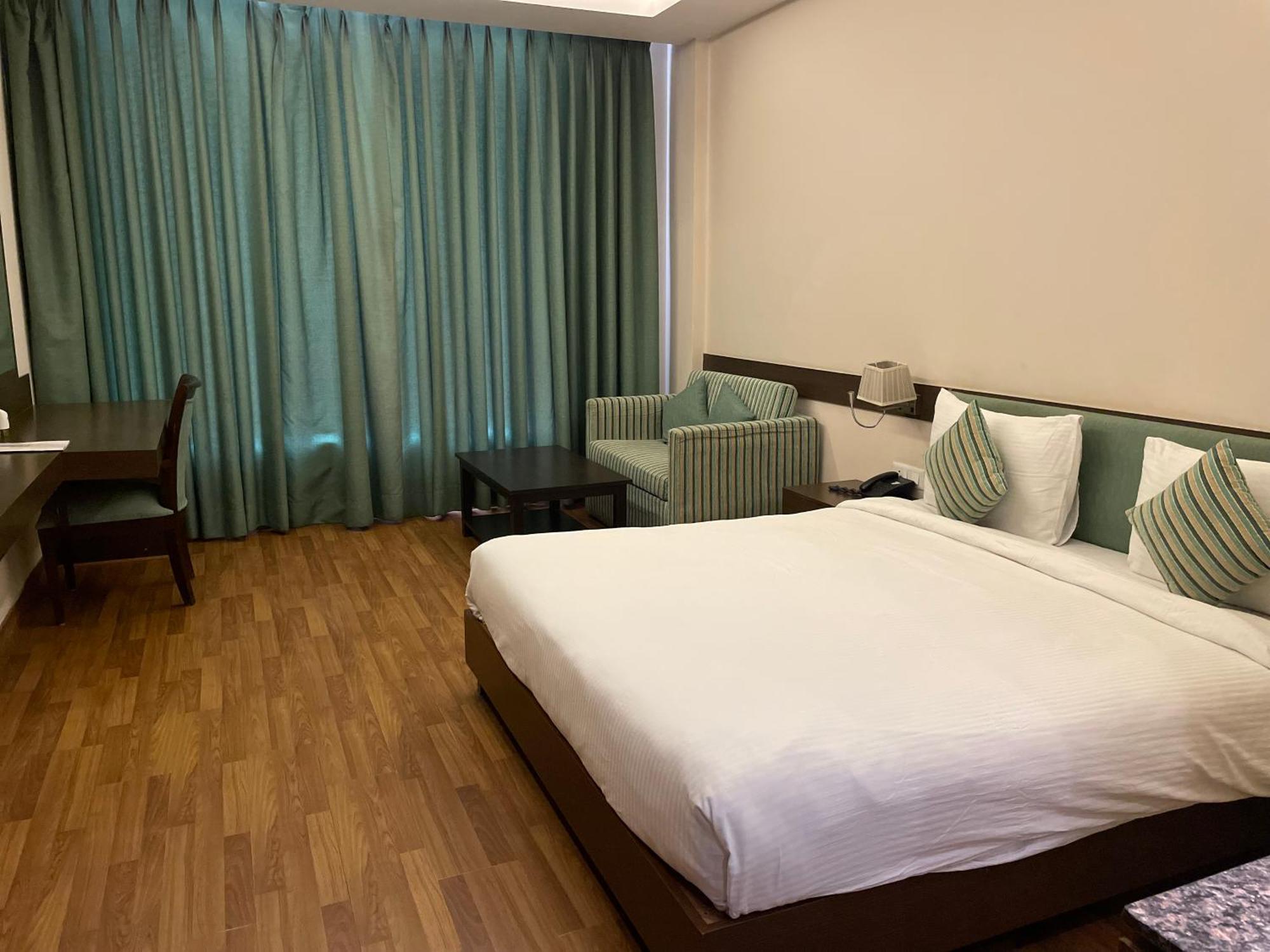 V Retreat Hotel 3*